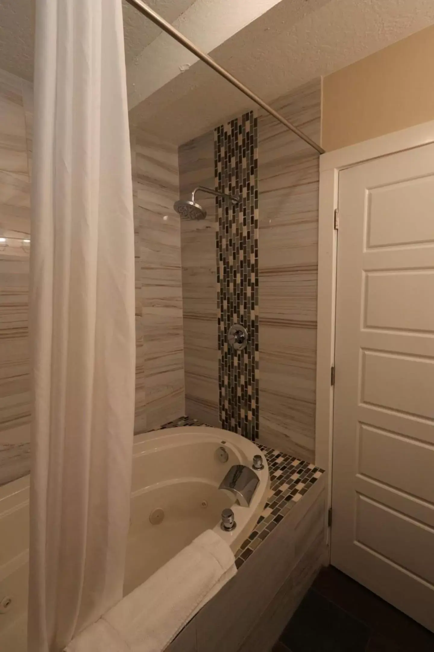 Shower, Bathroom in The Flagstone Boutique Inn & Suites