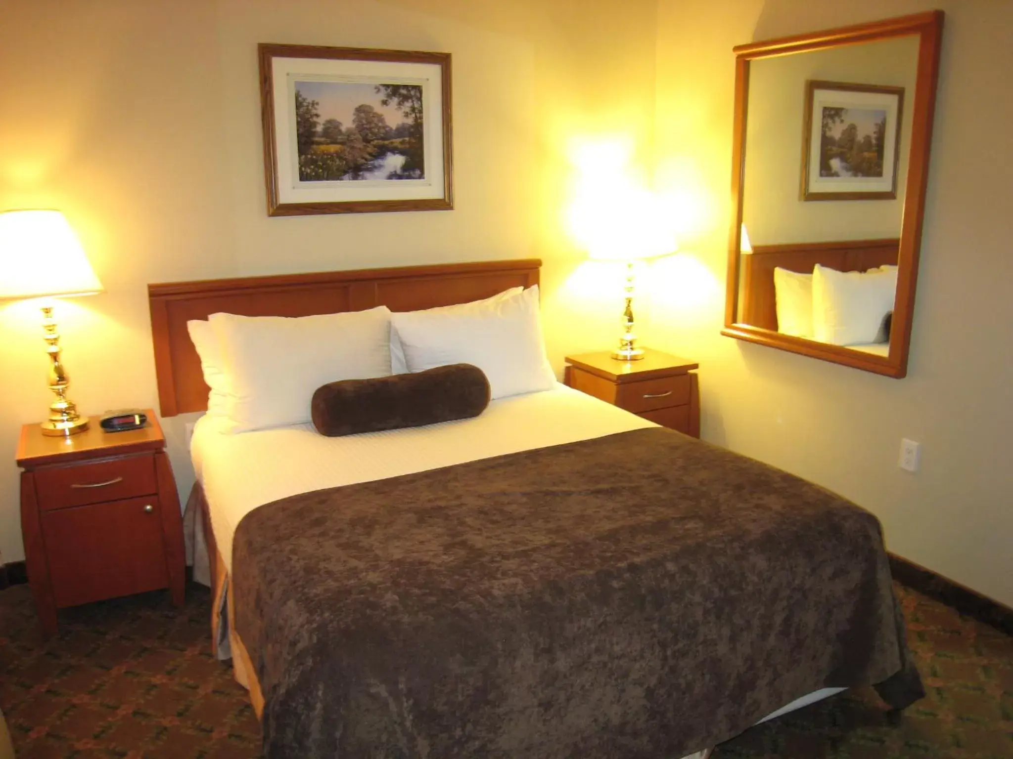 Bed in Super 8 by Wyndham Castlegar BC