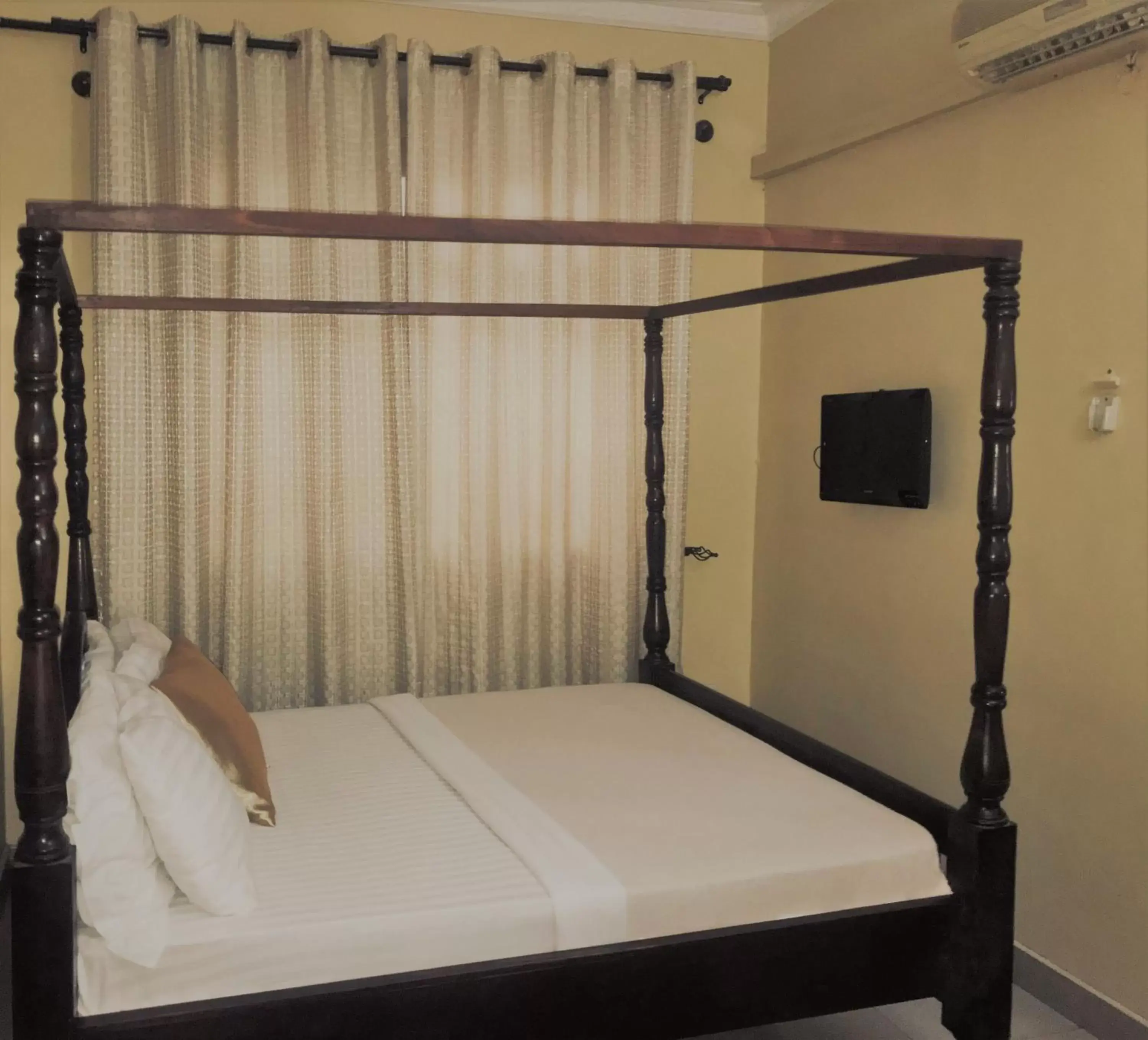 Small Double Room in Transit Airport B&B Small Double Room in Transit Airport B&B