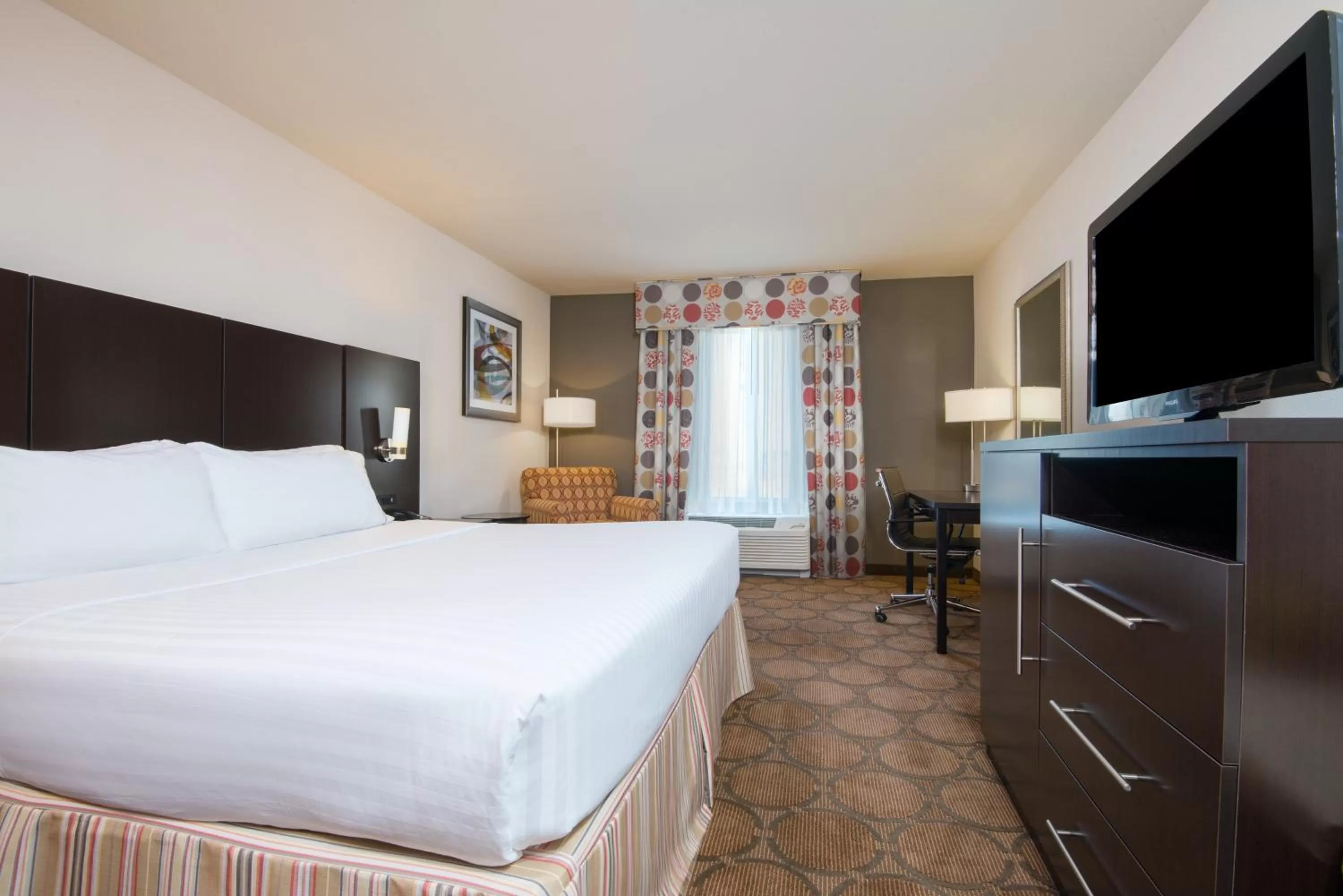 Photo of the whole room, Bed in Holiday Inn Express Hotel & Suites Hobbs by IHG