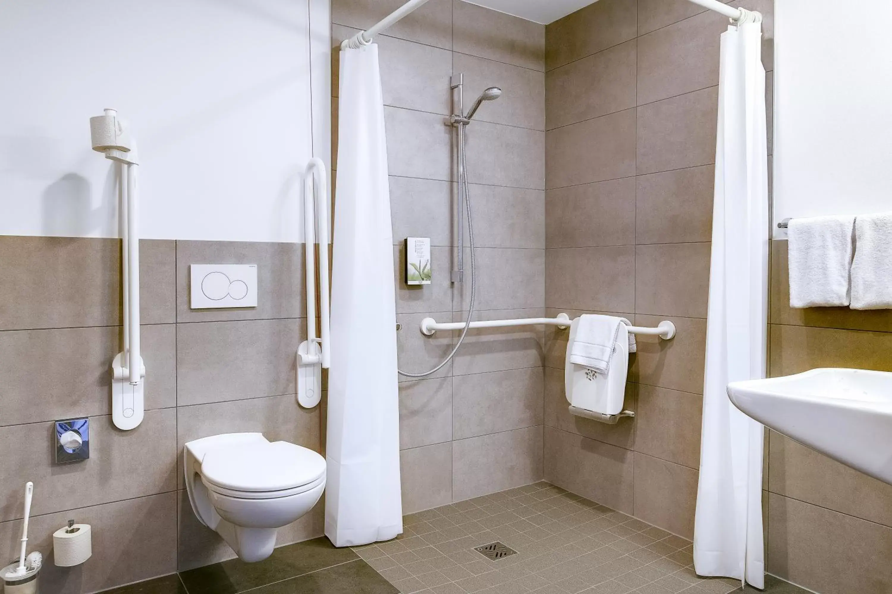 Toilet, Bathroom in 7 Days Premium Hotel Leipzig Airport