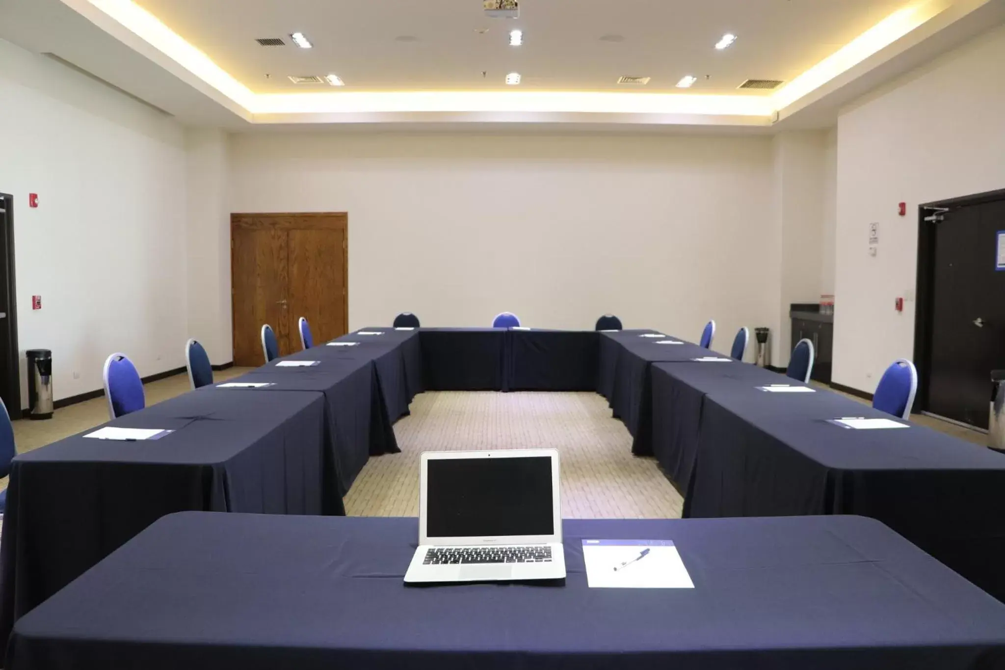 Meeting/conference room in Holiday Inn Express Guaymas, an IHG Hotel