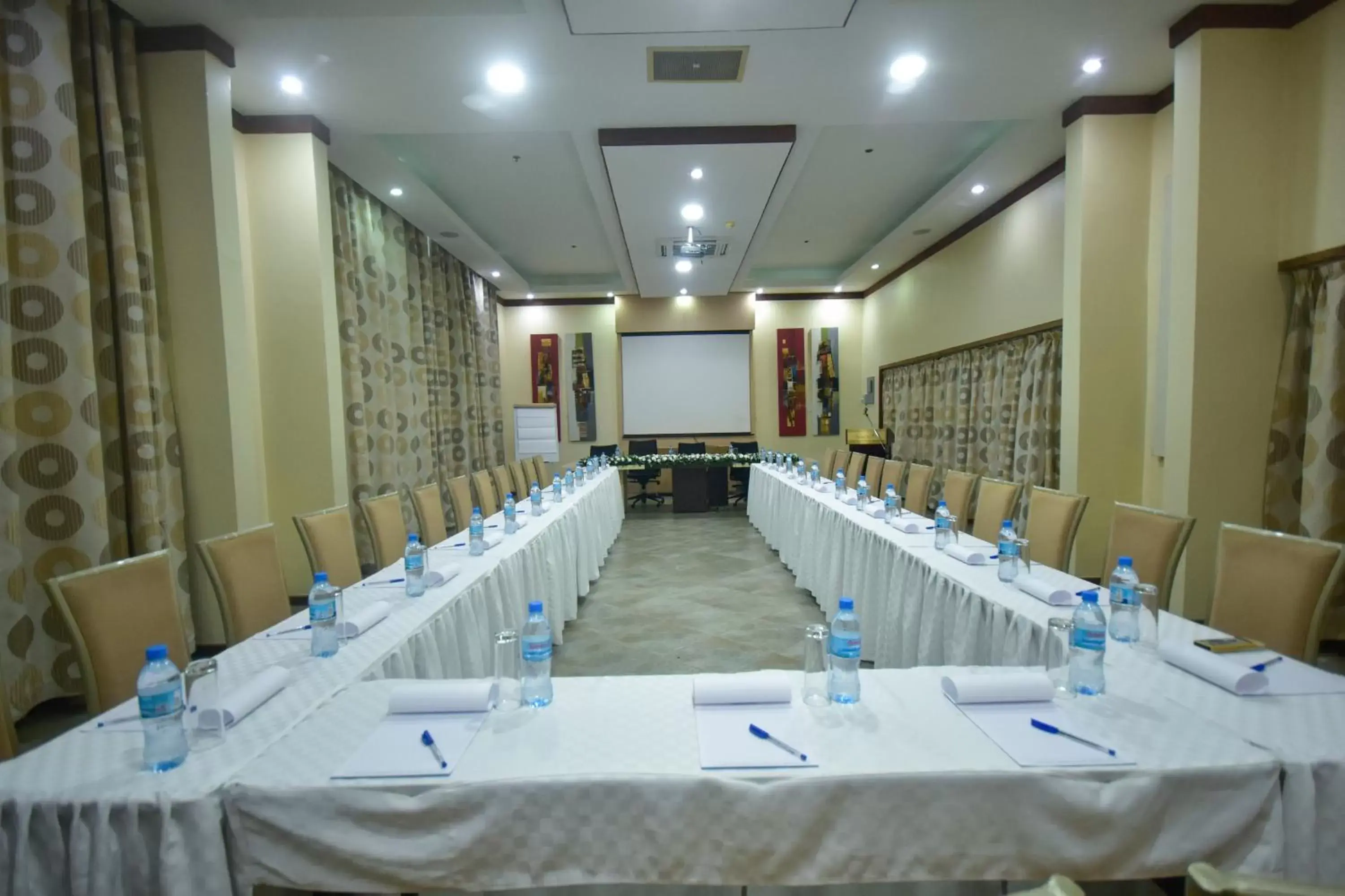 Meeting/conference room in Harbour View Suites