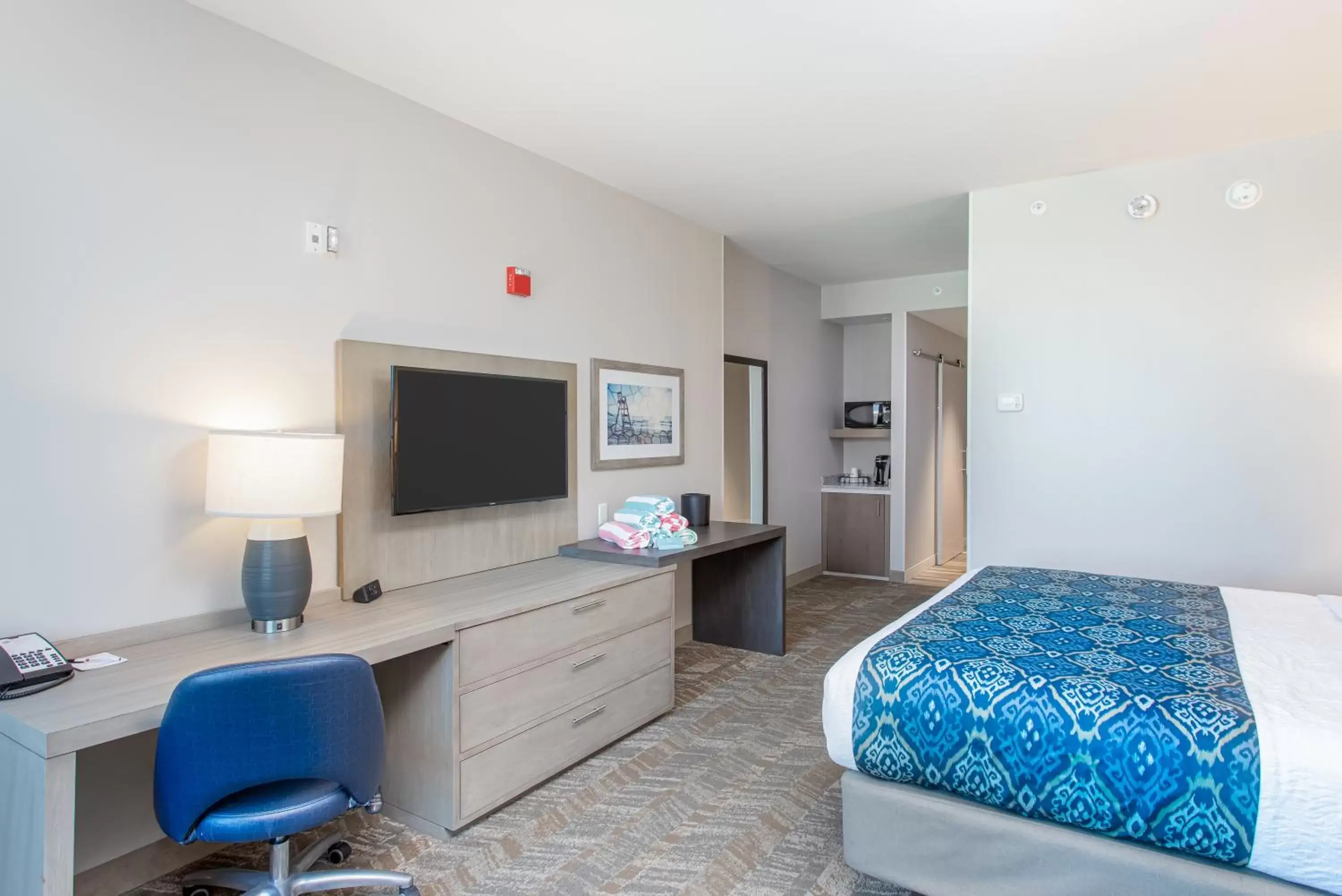 TV and multimedia, TV/Entertainment Center in Best Western Premier - The Tides
