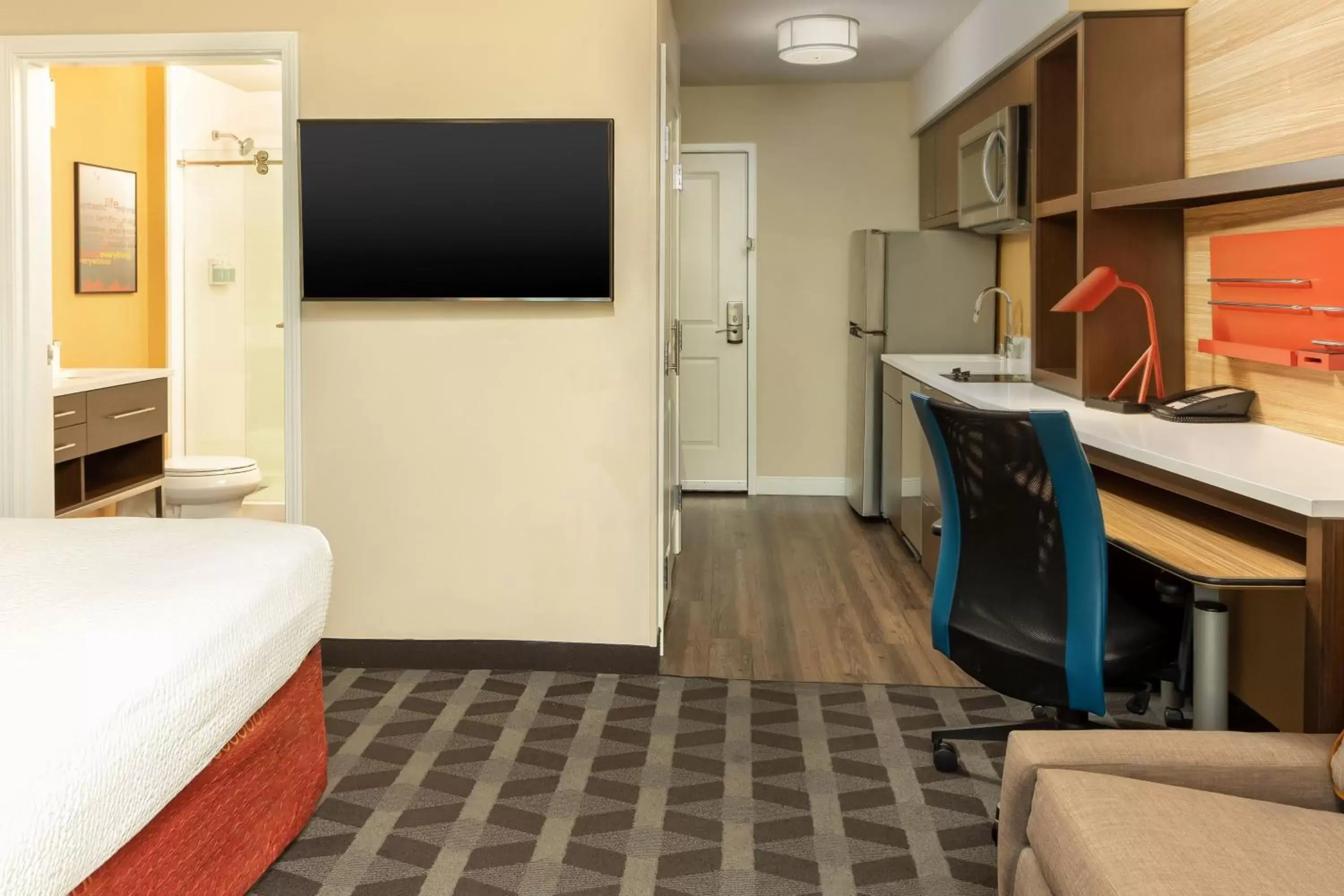Bedroom, TV/Entertainment Center in TownePlace Suites By Marriott Las Vegas Stadium District