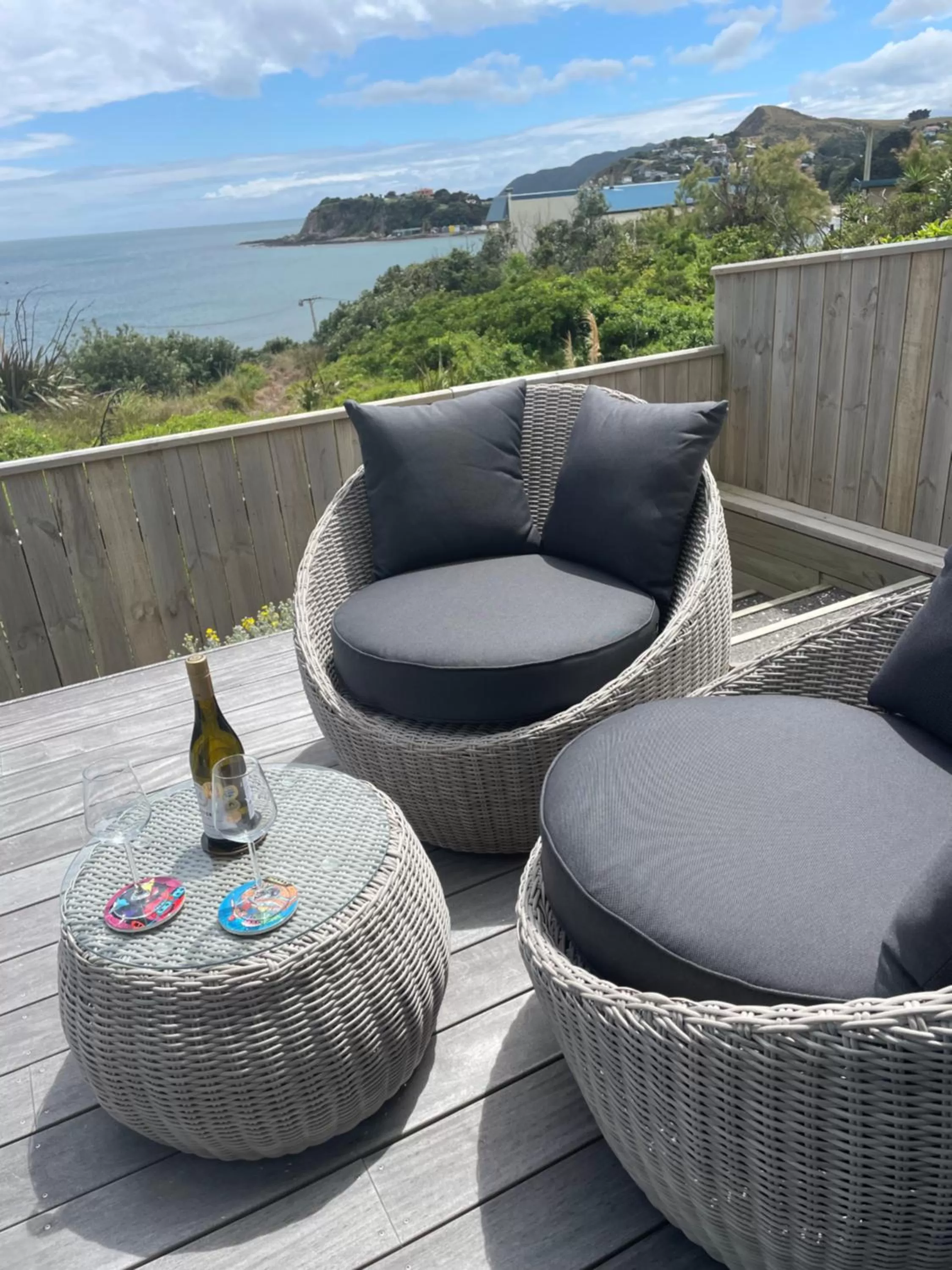 Seating area, Balcony/Terrace in Ātahu