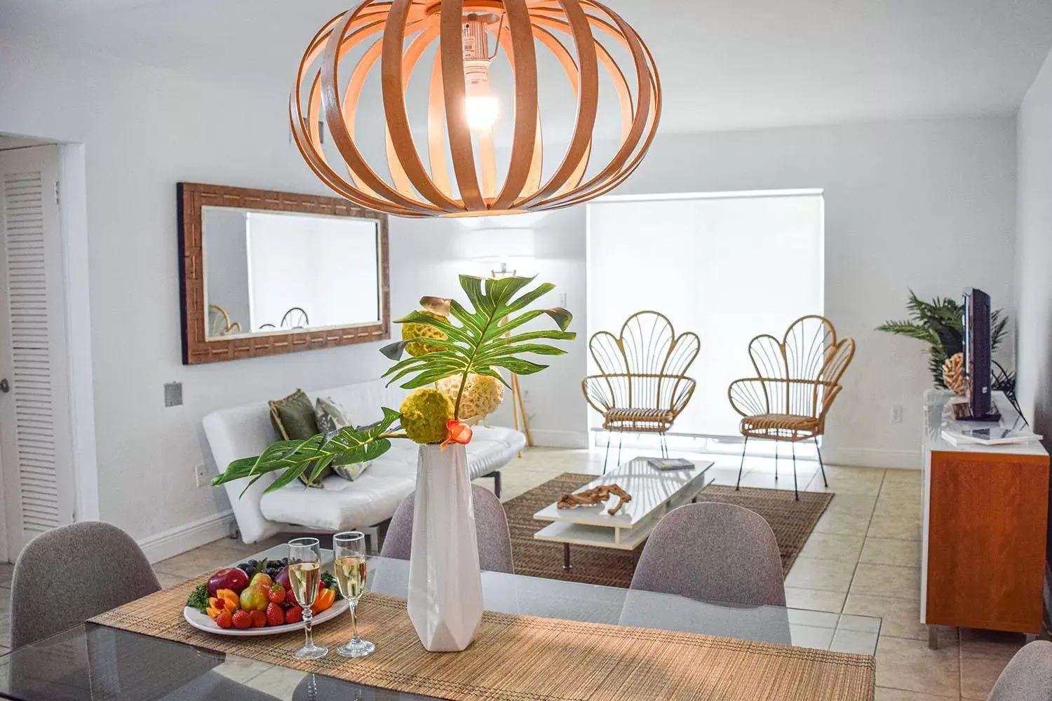 Dining area in Coral Reef at Key Biscayne