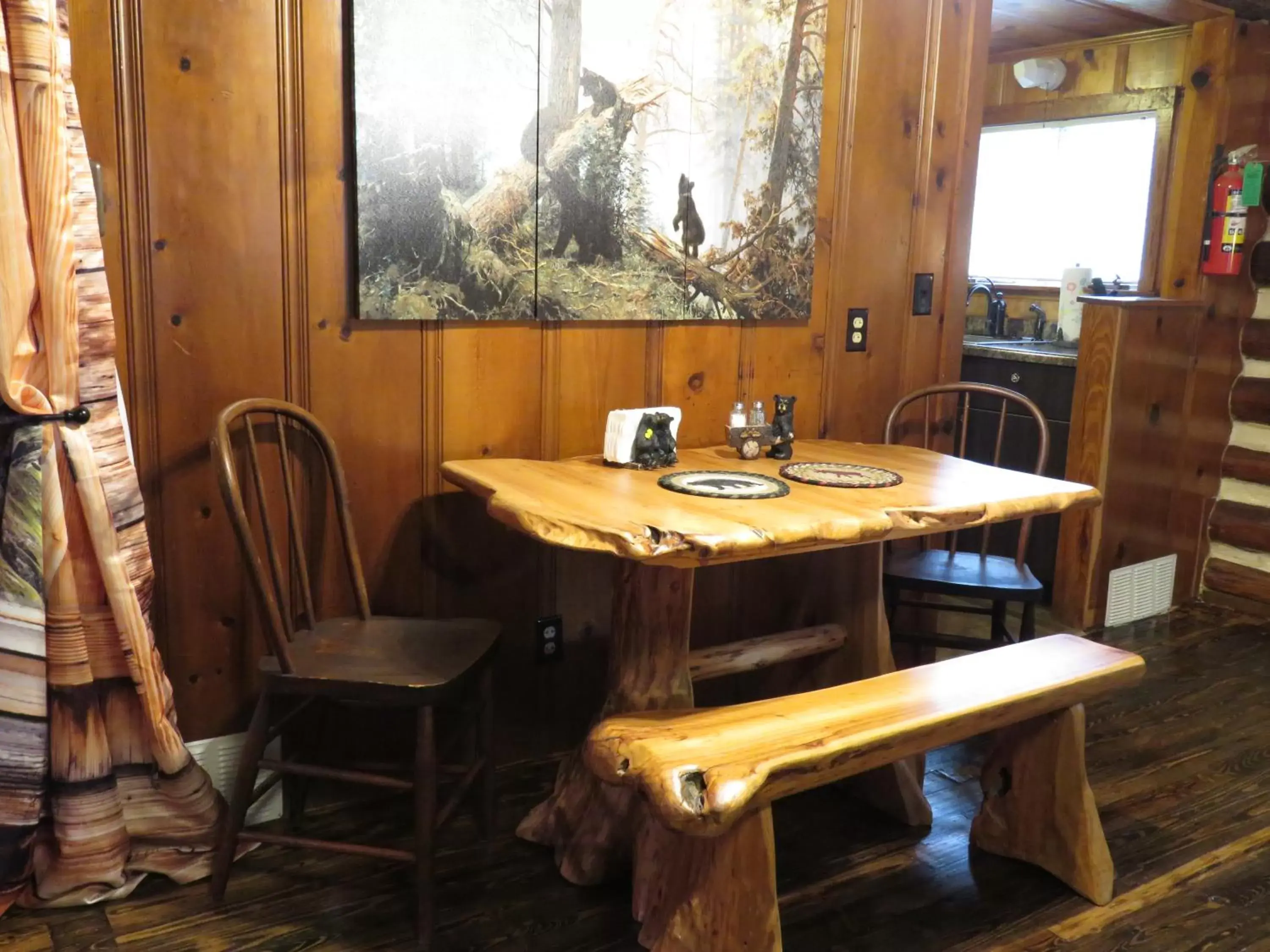 Dining area, Restaurant/Places to Eat in Tall Pines Inn