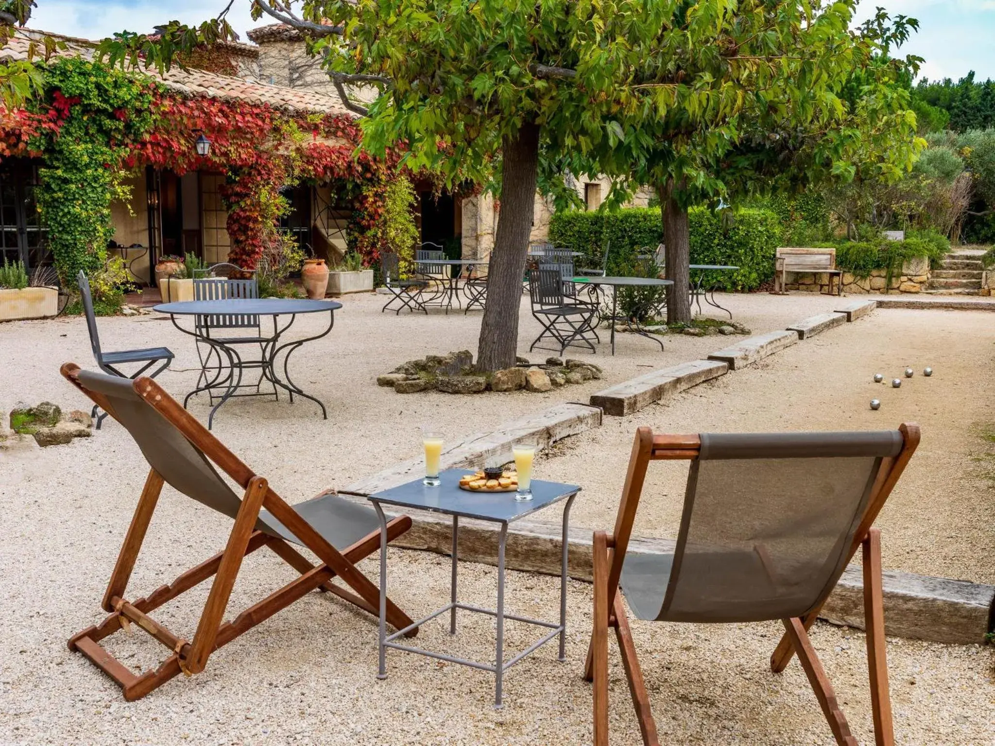 Patio, Restaurant/Places to Eat in Abbaye de Sainte Croix