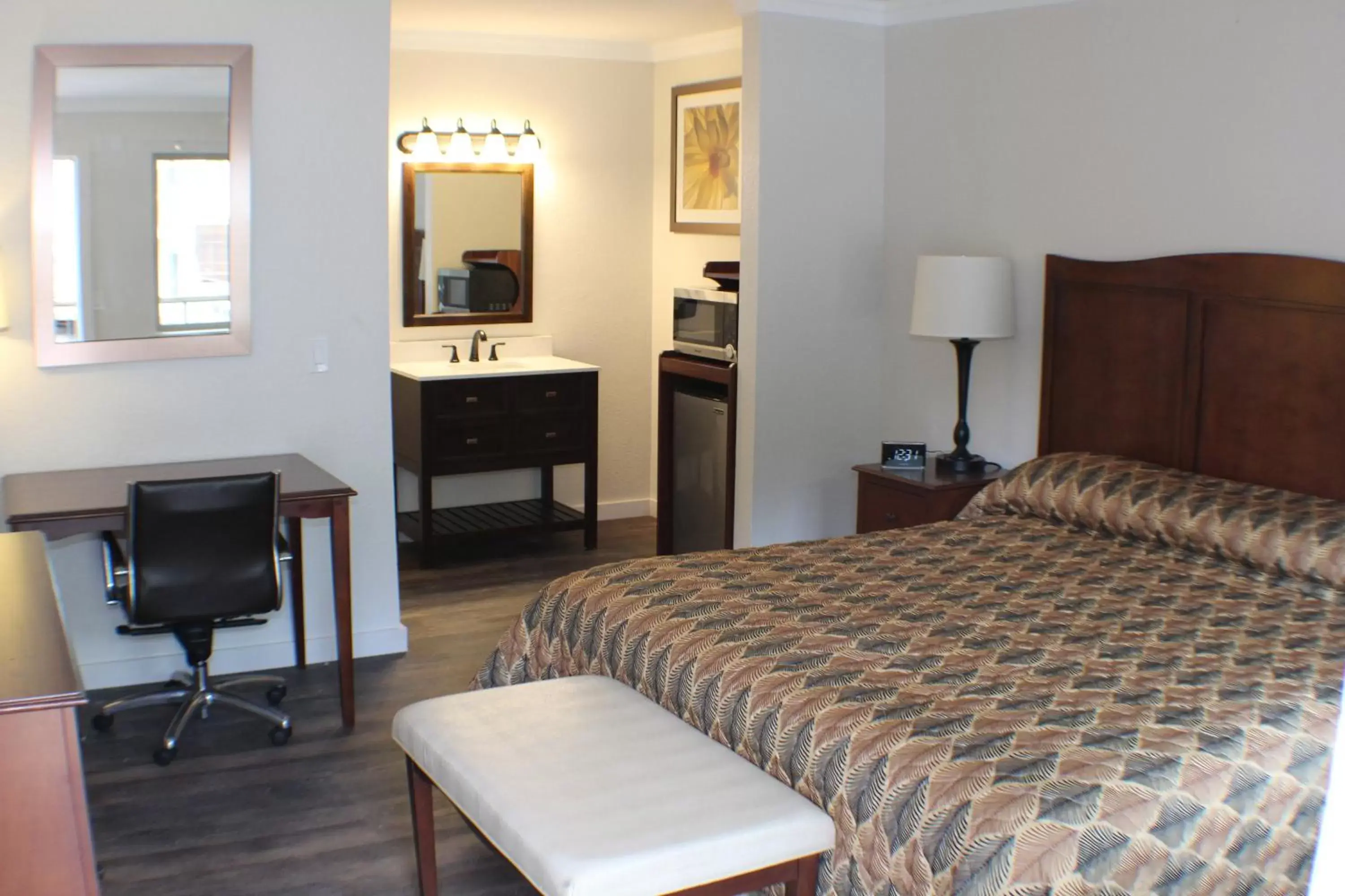 Photo of the whole room, Bed in The Northern Inn Photo of the whole room, Bed in The Northern Inn