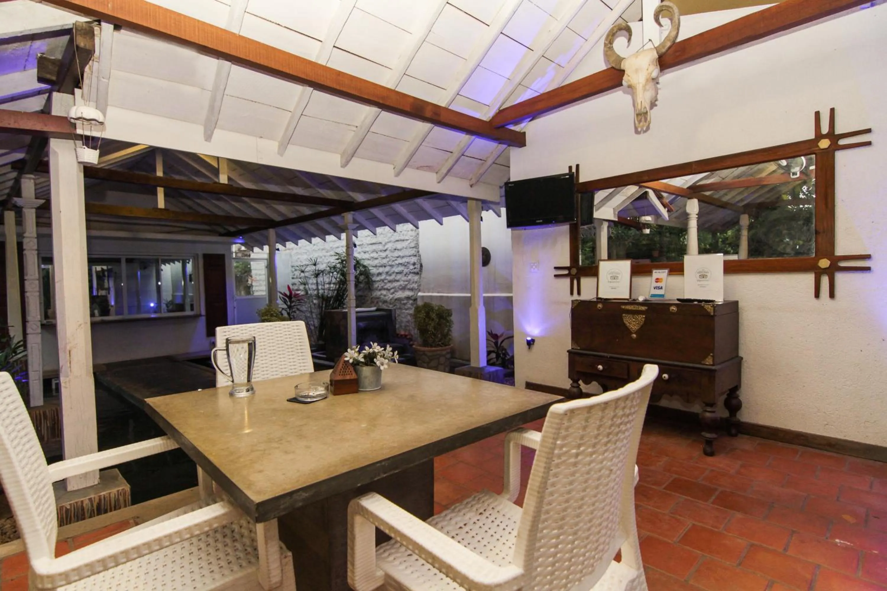 Restaurant/places to eat in Gomez Place