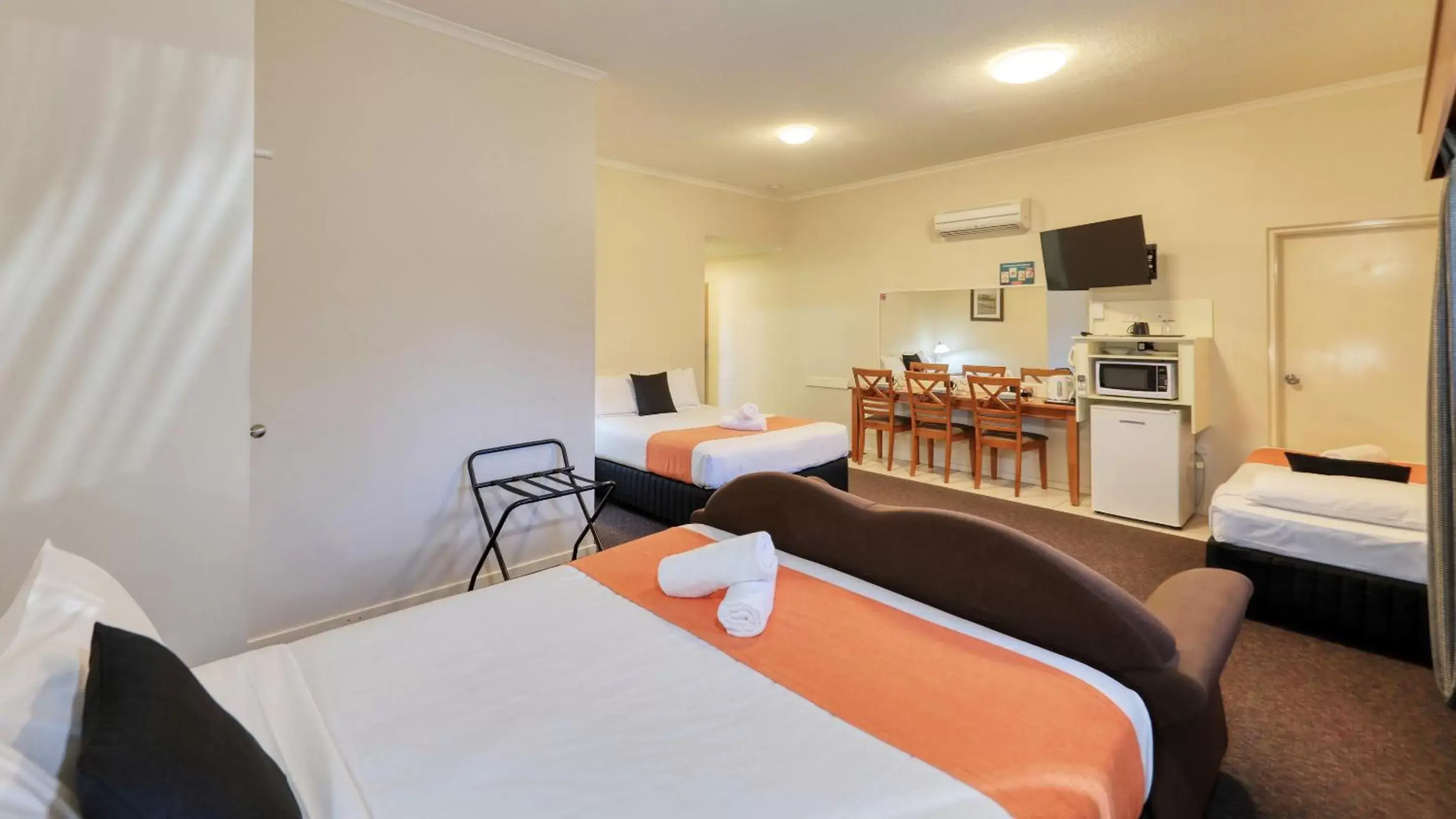 Photo of the whole room, Bed in Best Western Caboolture Gateway Motel