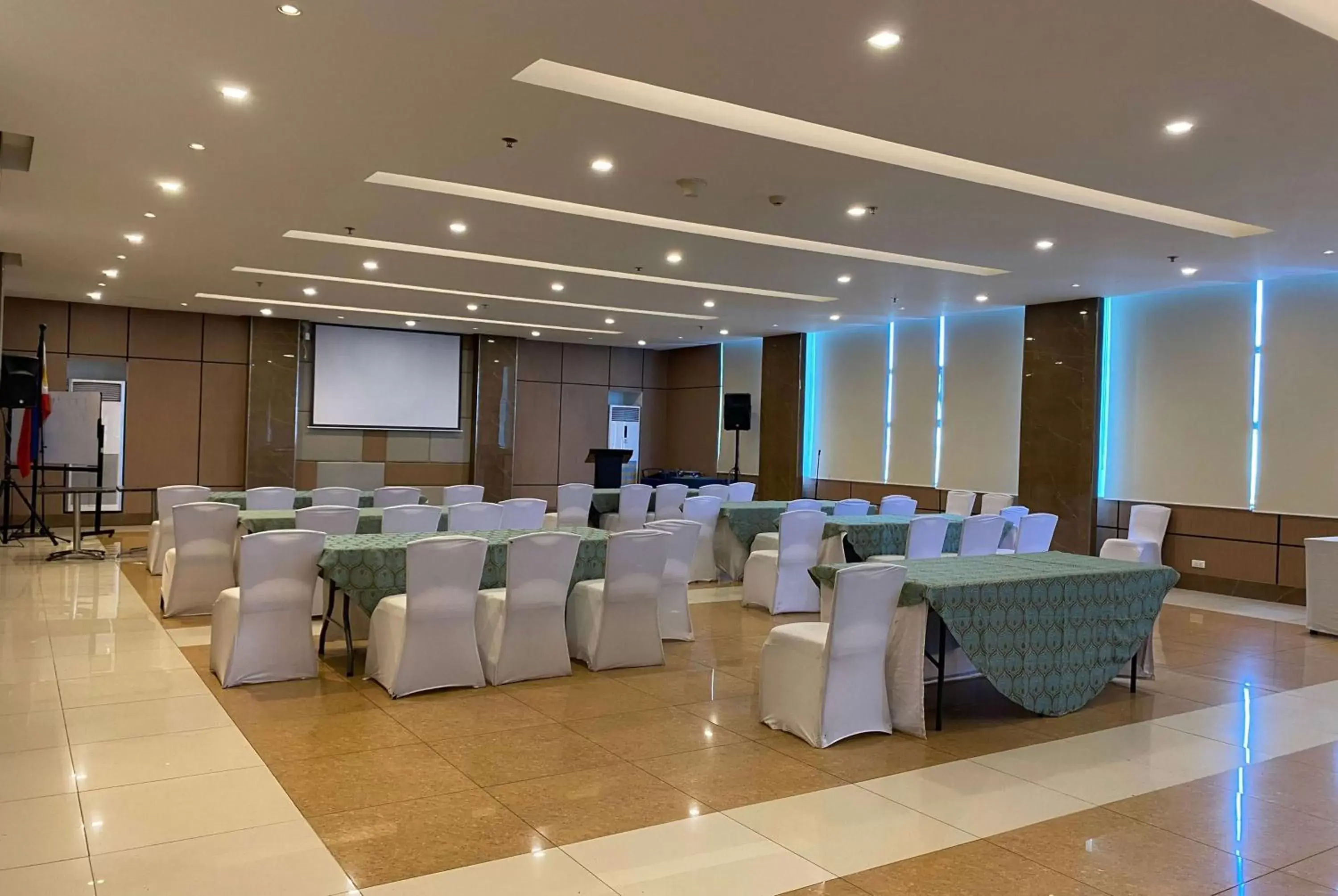Meeting/conference room in Days Hotel by Wyndham Iloilo