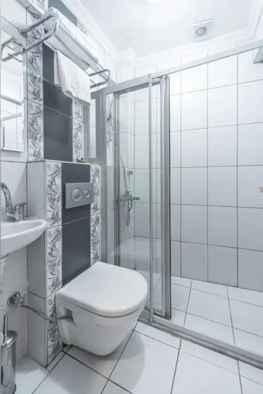 Bathroom in Tayahatun Hotel