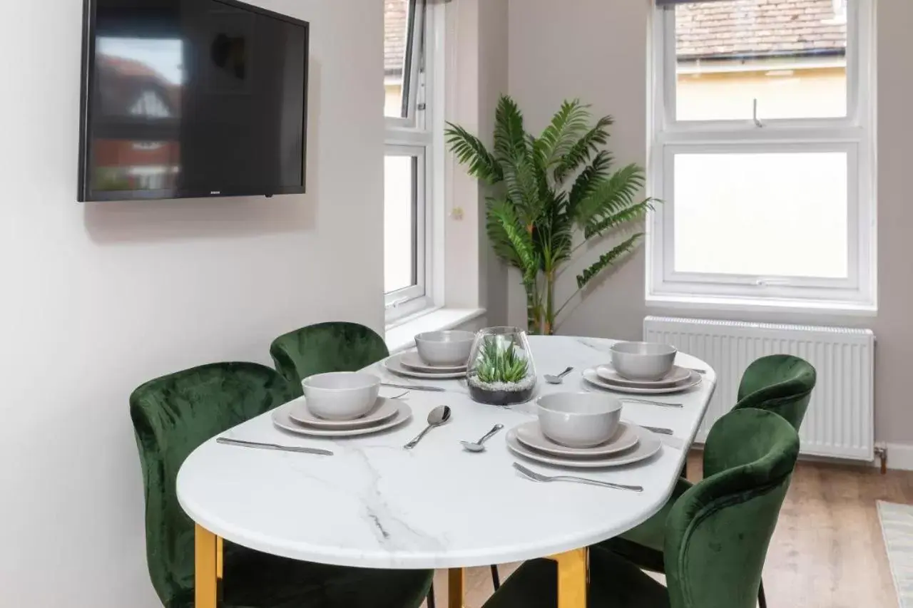 Dining Area in Ocean Apartments