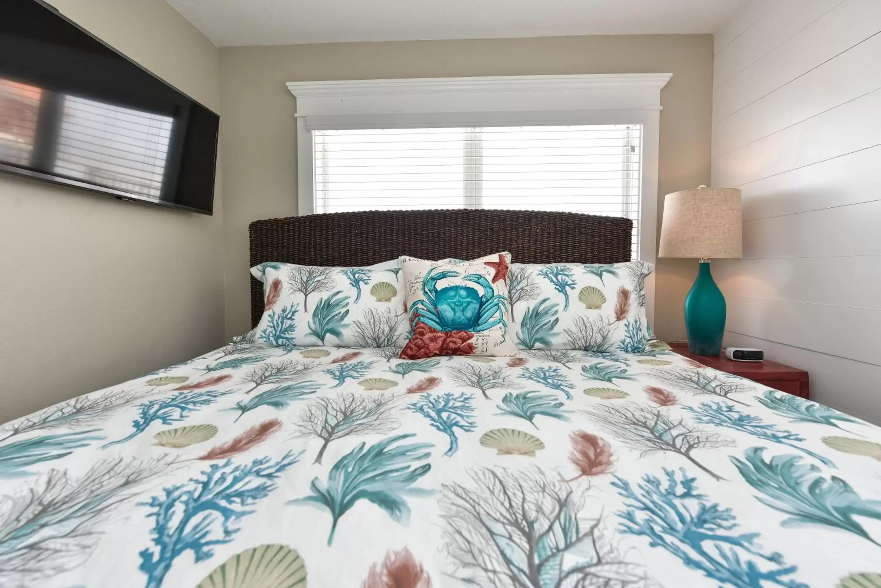 Bedroom, Bed in Tropical Breeze Resort