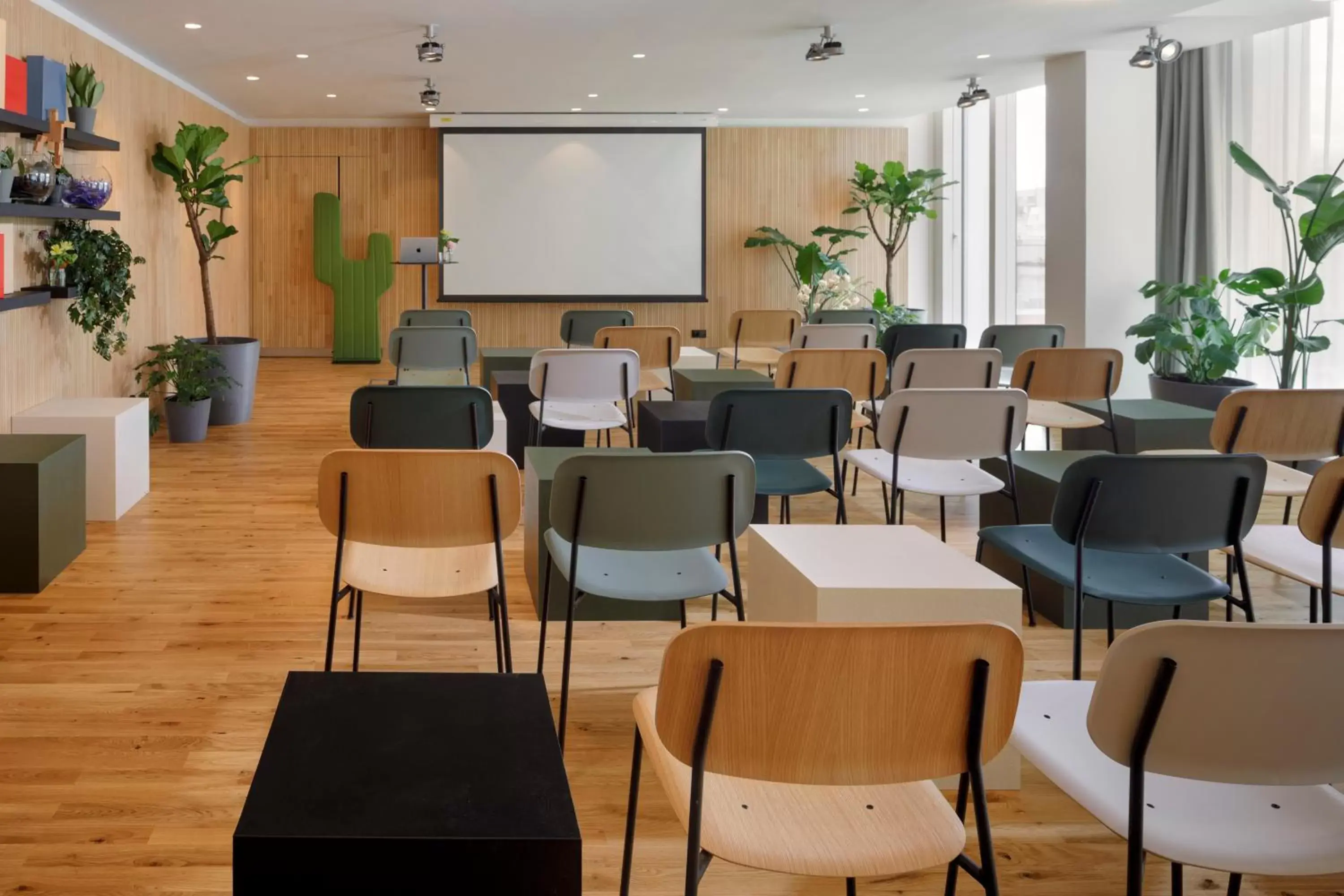 Meeting/conference room in Zoku Paris