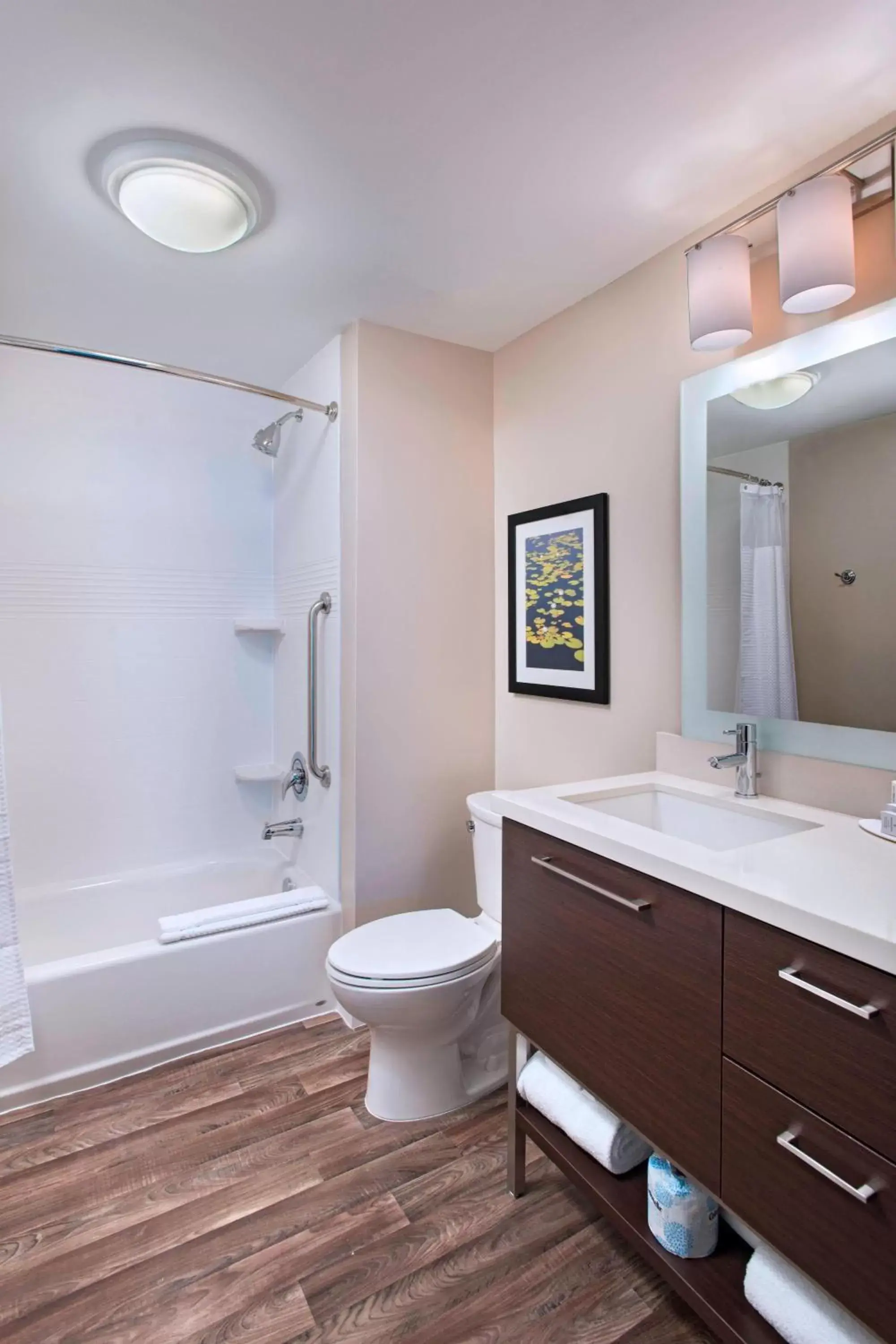 Bathroom in TownePlace Suites by Marriott Lakeland