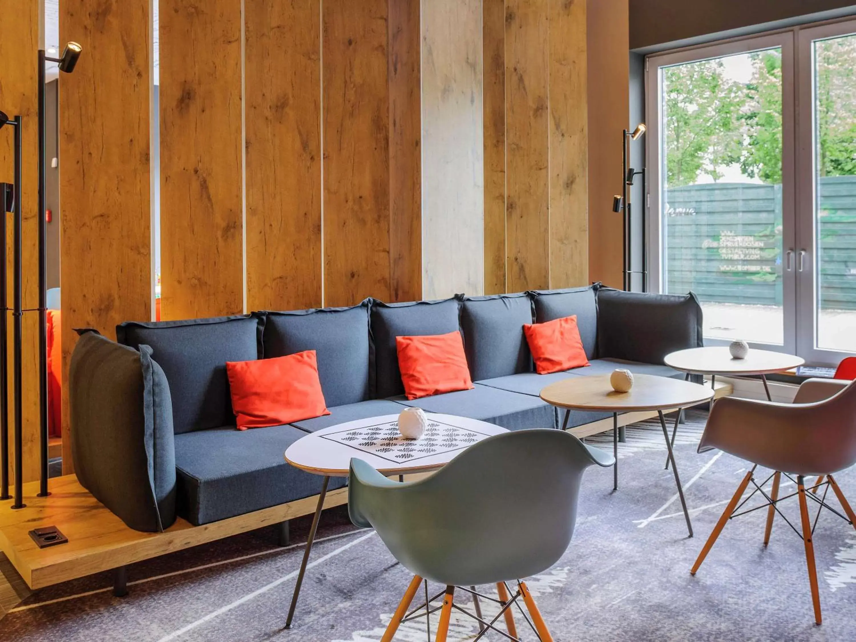 Lounge or bar, Seating Area in ibis Hotel Frankfurt Airport