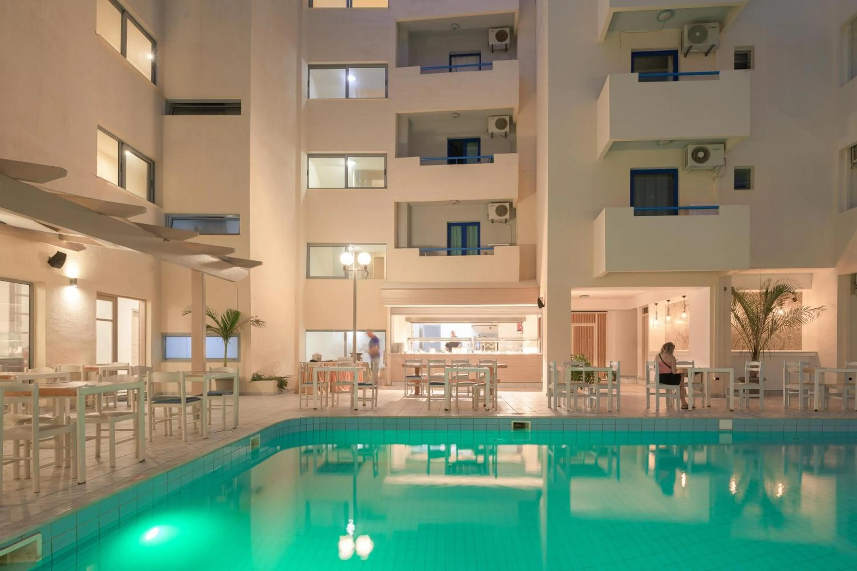 Swimming pool in Central Hersonissos Hotel