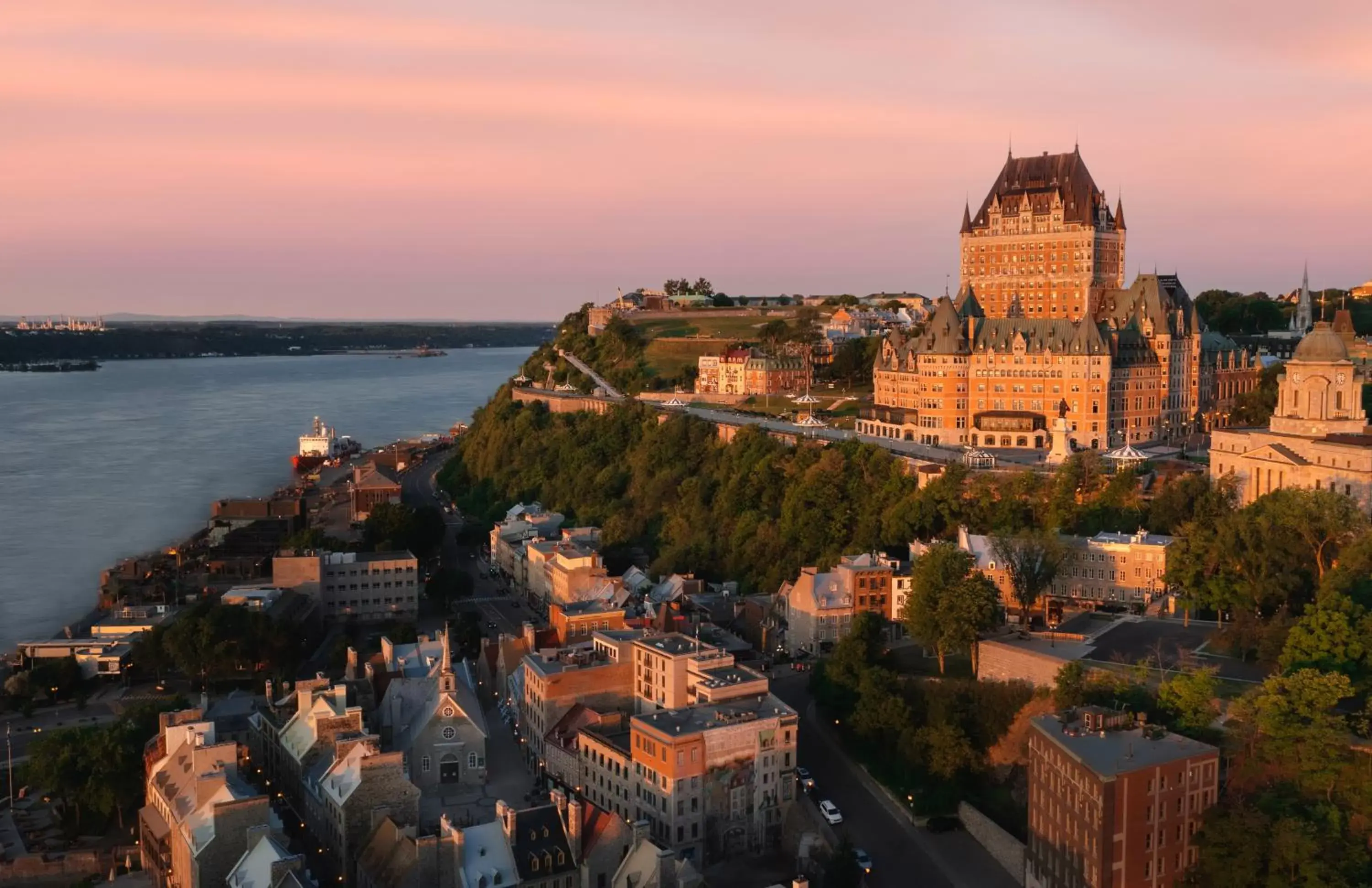 Property building, Bird's-eye View in Fairmont Le Chateau Frontenac