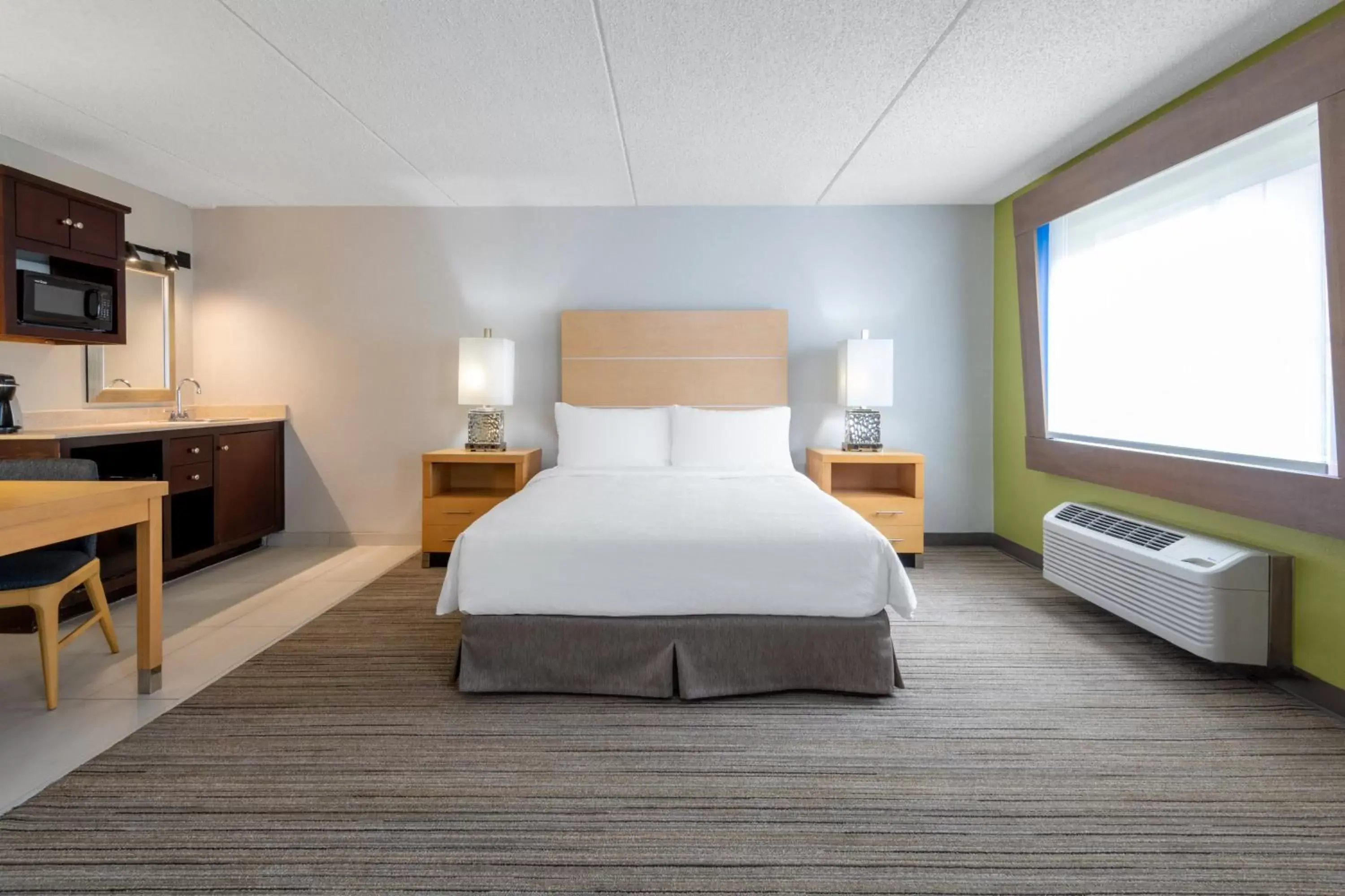 Photo of the whole room, Bed in Holiday Inn Express & Suites Wheat Ridge-Denver West, an IHG Hotel