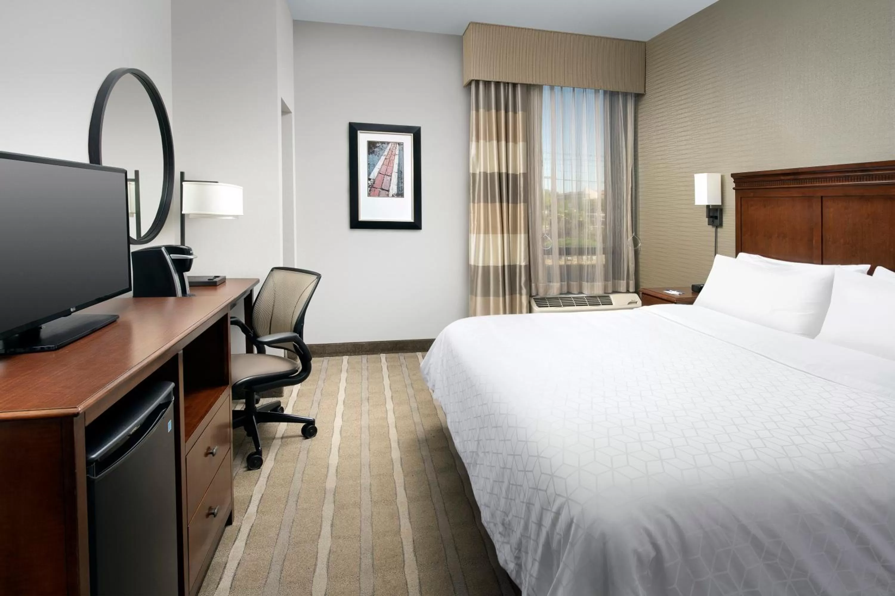 Photo of the whole room, Bed in Holiday Inn Express Boston North-Woburn by IHG