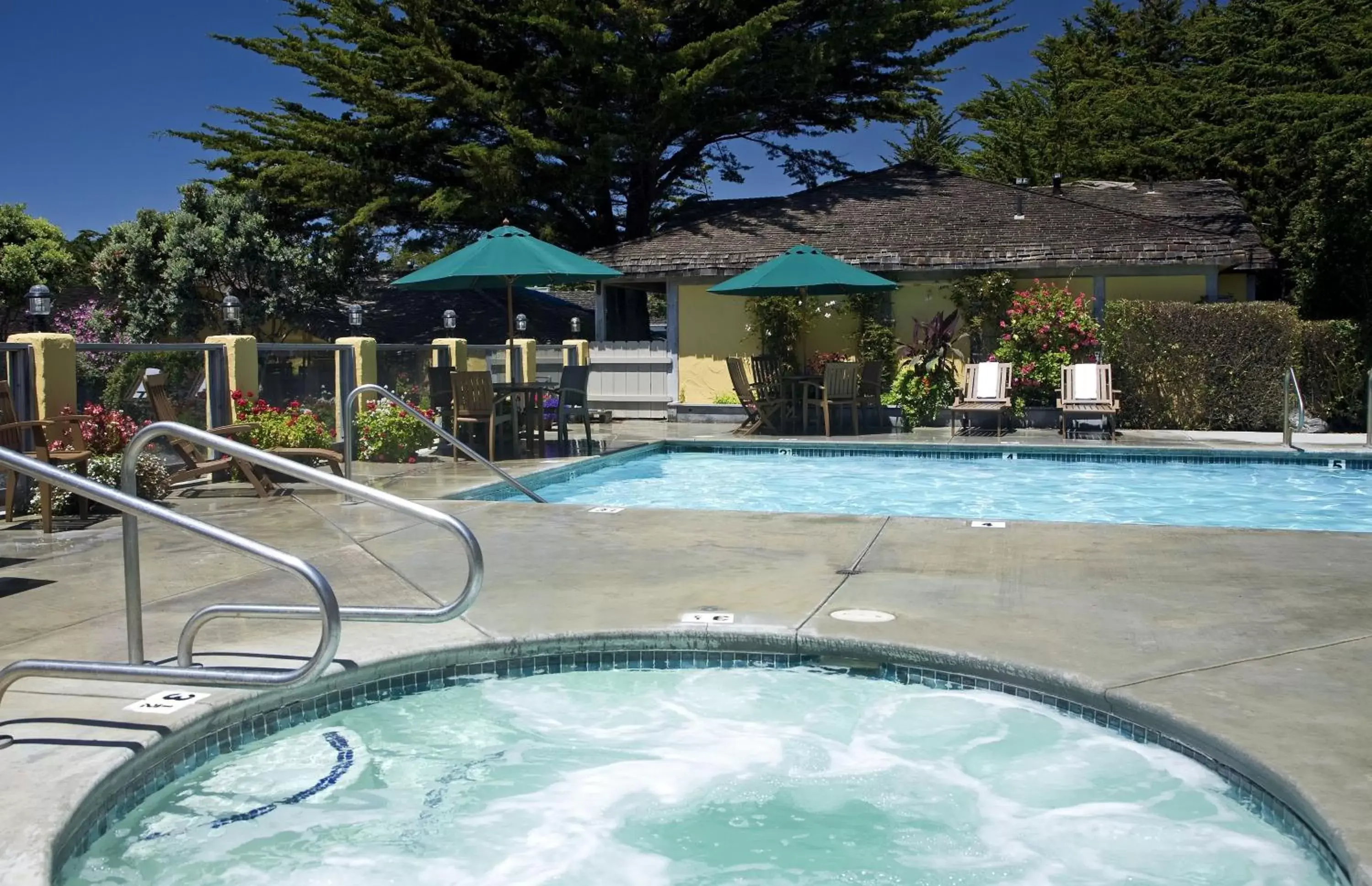 Swimming Pool in Fogcatcher Inn