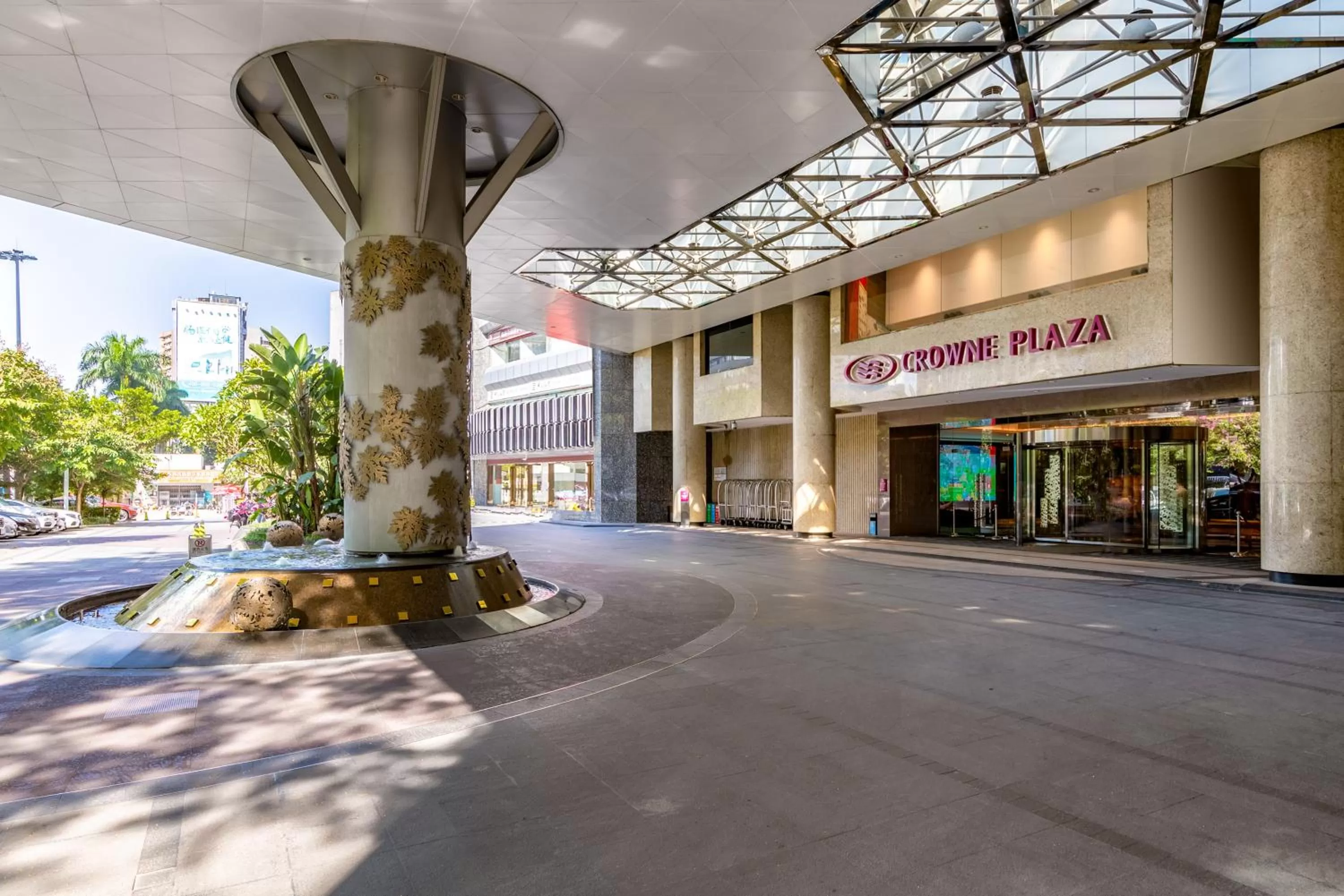 Property building in Crowne Plaza Guangzhou City Centre by IHG