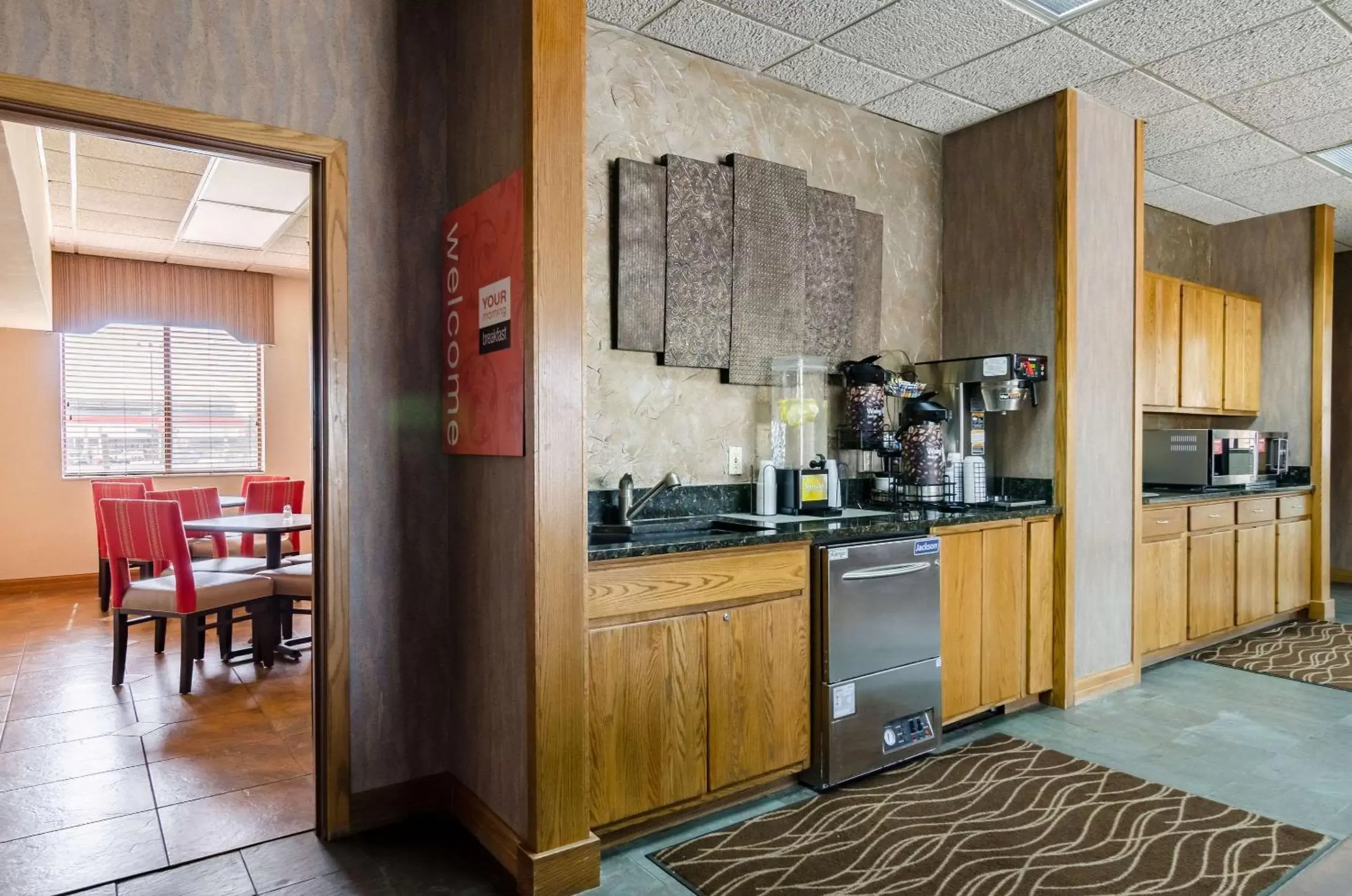 Lobby or reception, Kitchen/Kitchenette in Comfort Inn Colby