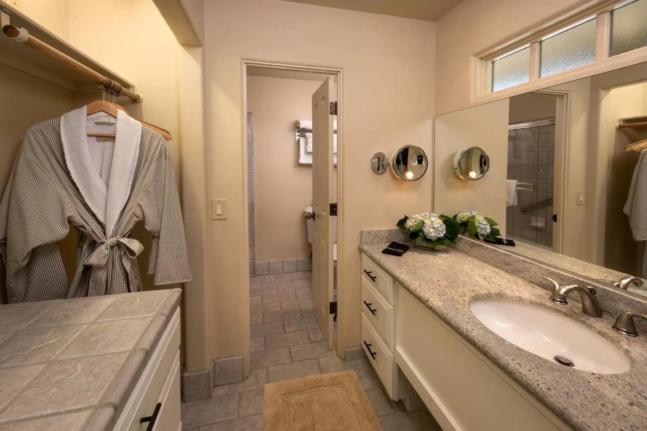 Toilet, Bathroom in Horizon Inn & Ocean View Lodge