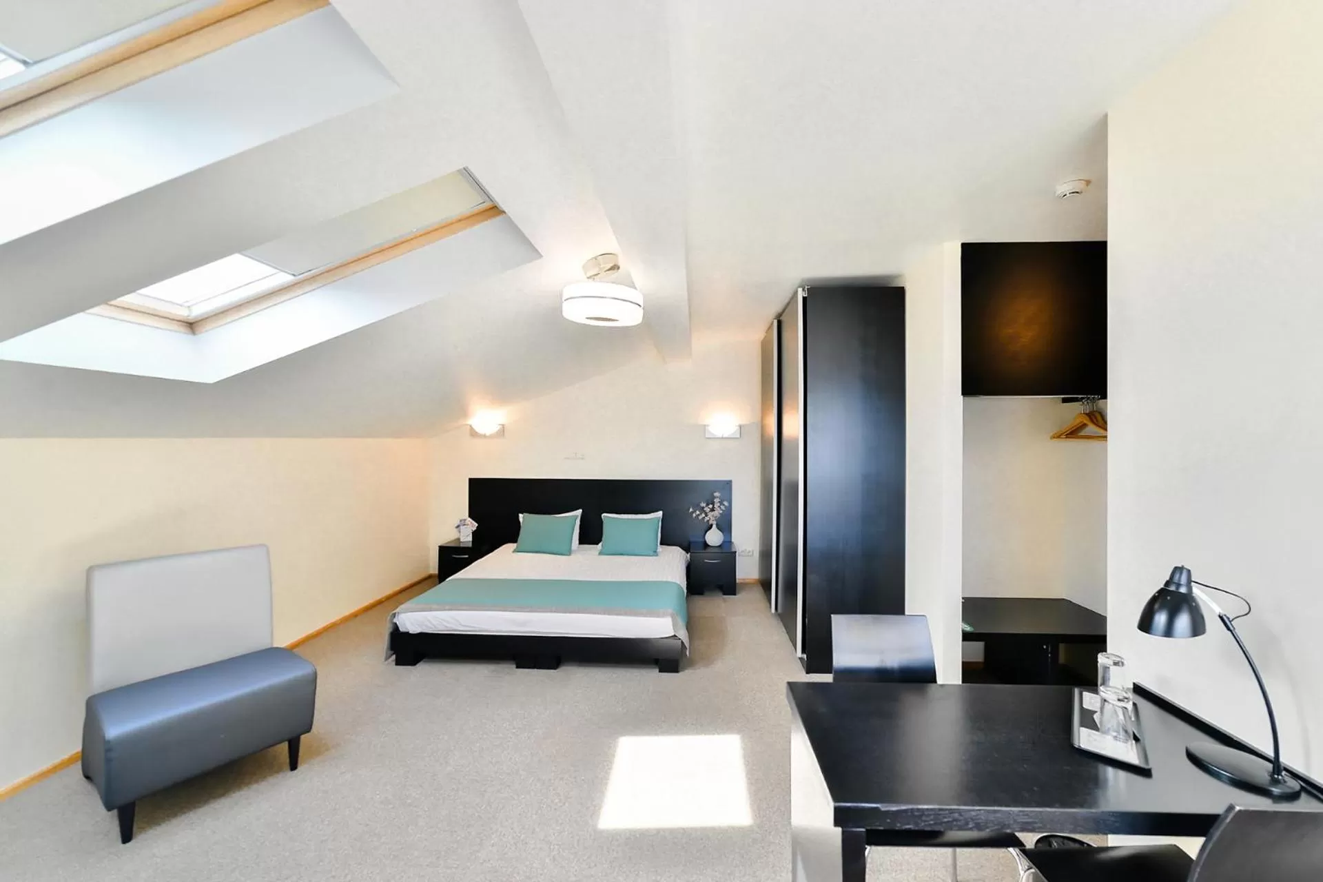 Photo of the whole room in Hotel Vantis Riverside