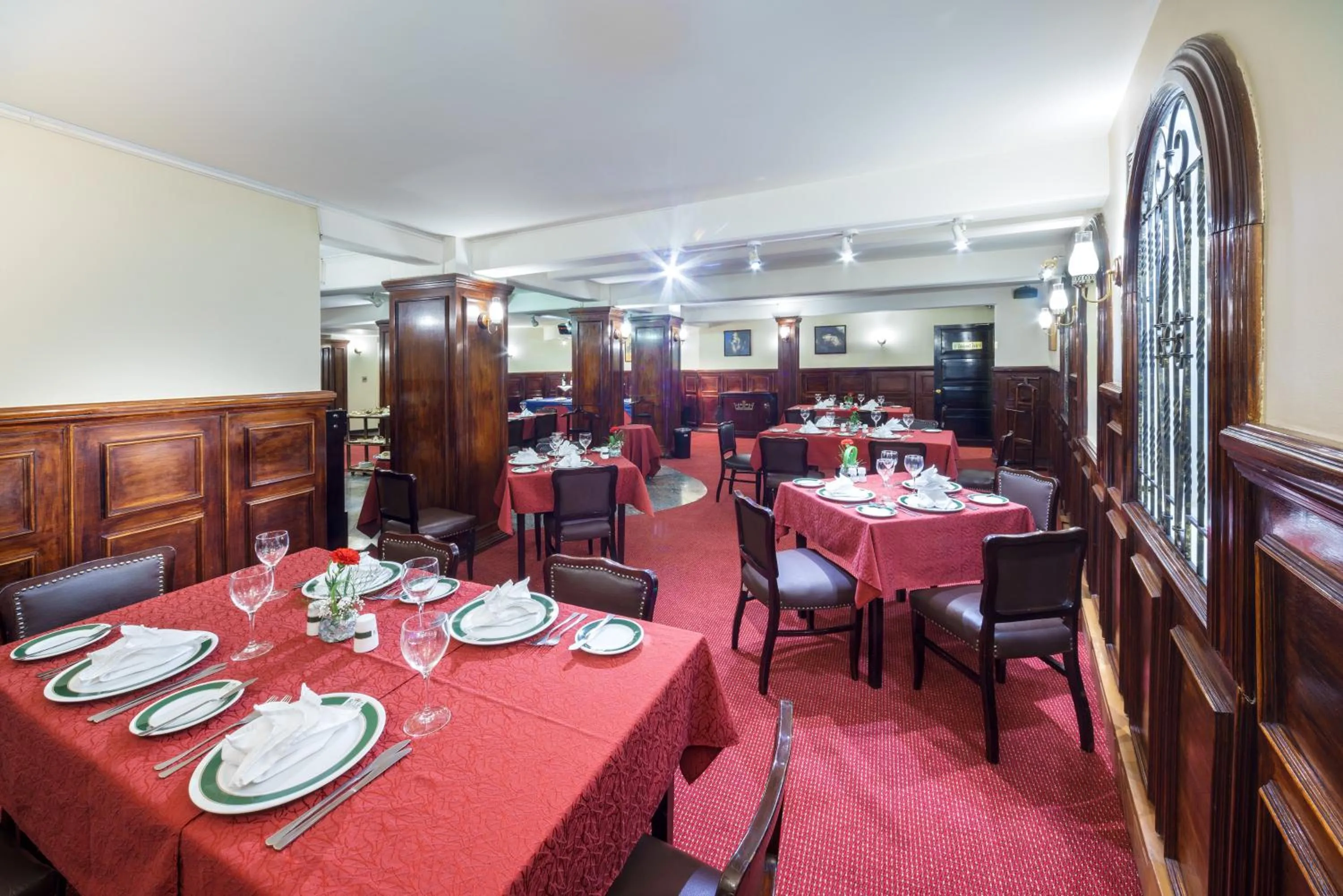 Restaurant/places to eat in Ritz Apart Hotel