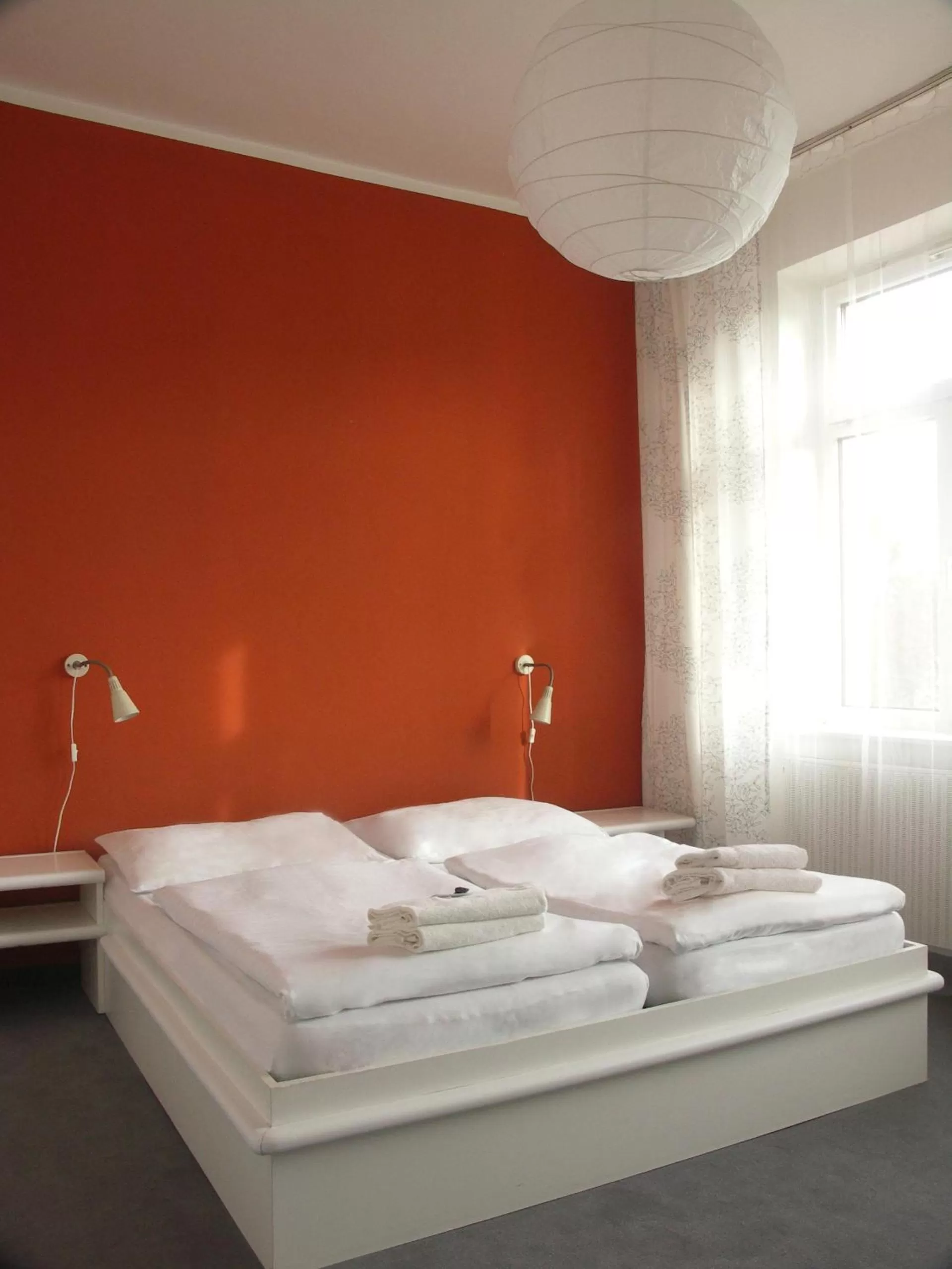 Bedroom, Bed in Hotel Saloon