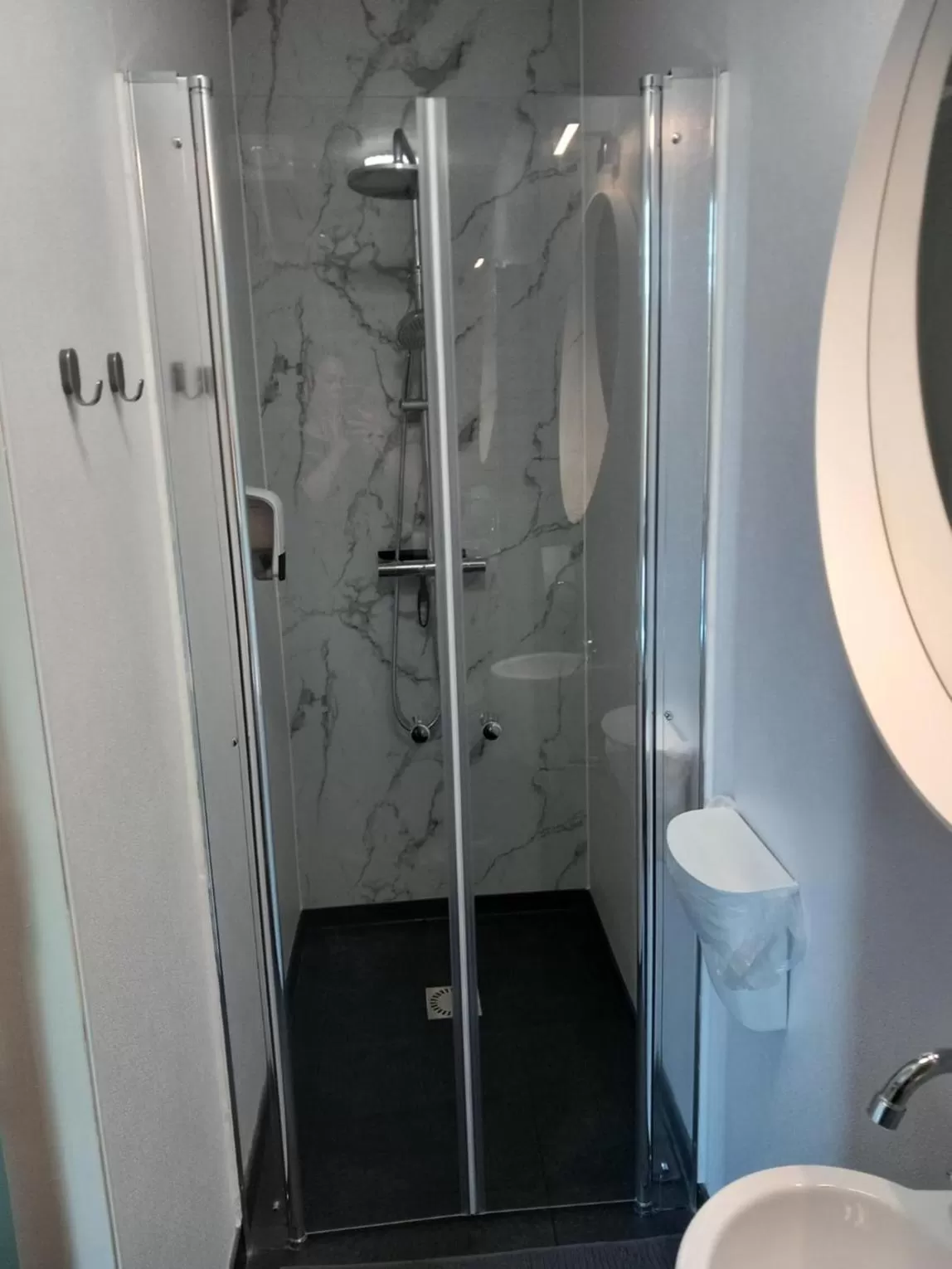 Bathroom in Meschermolen, overnachten in de schuur