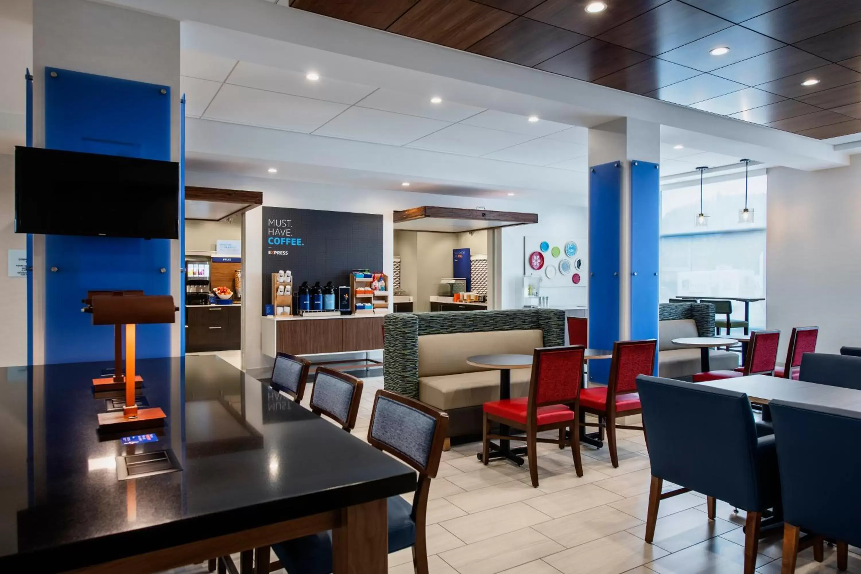 Breakfast, Restaurant/Places to Eat in Holiday Inn Express & Suites Kelowna - East, an IHG Hotel