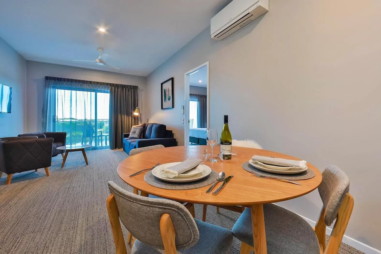 Living room in Best Western Plus North Lakes Hotel Living room in Best Western Plus North Lakes Hotel