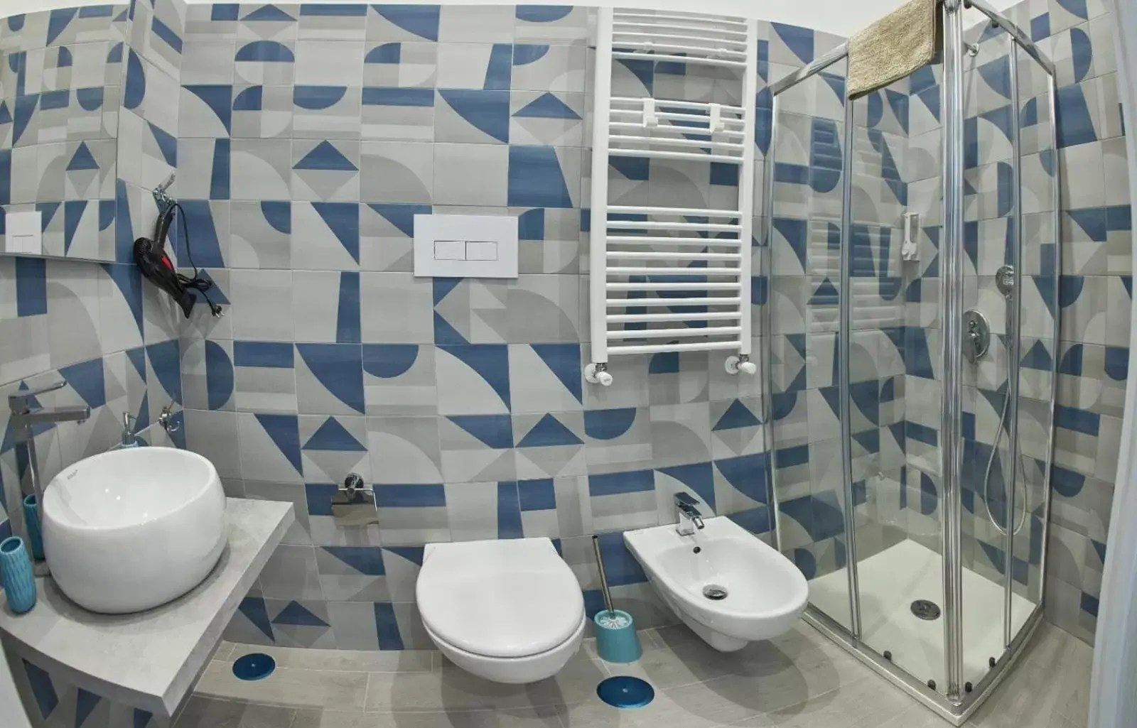 Shower, Bathroom in B&B Dint 'o core e Napule