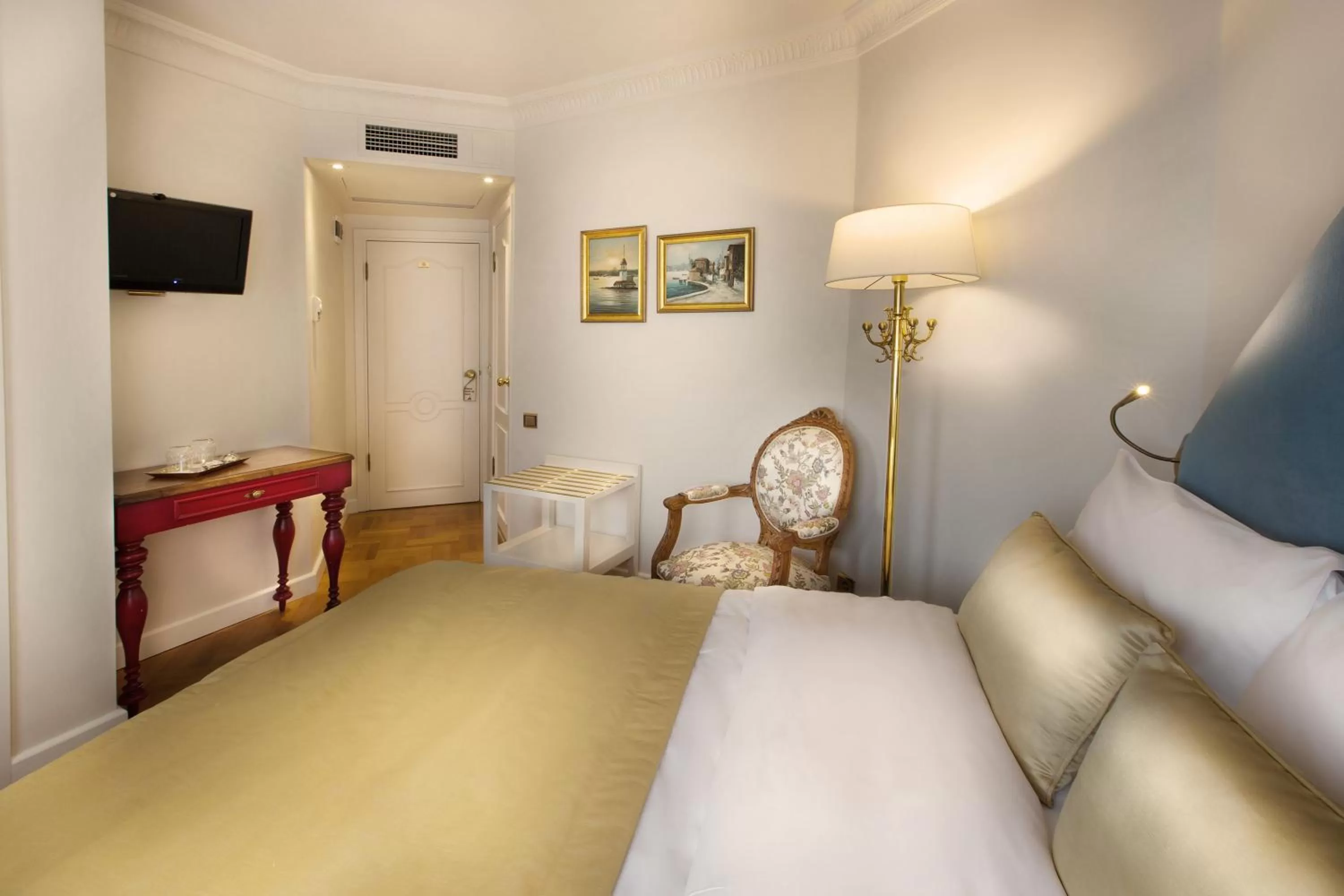 Bedroom, Bed in Valide Sultan Konagi