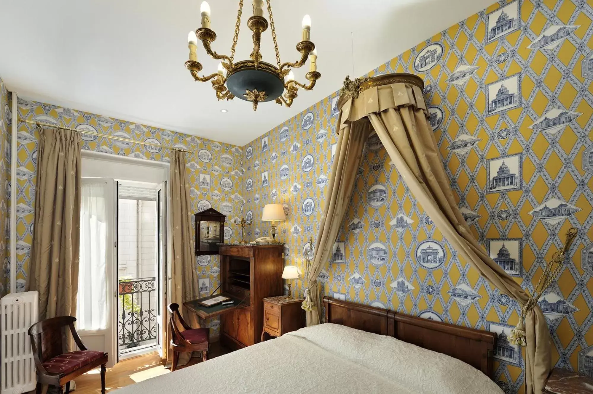 Photo of the whole room, Bed in Hôtel de l'Abeille