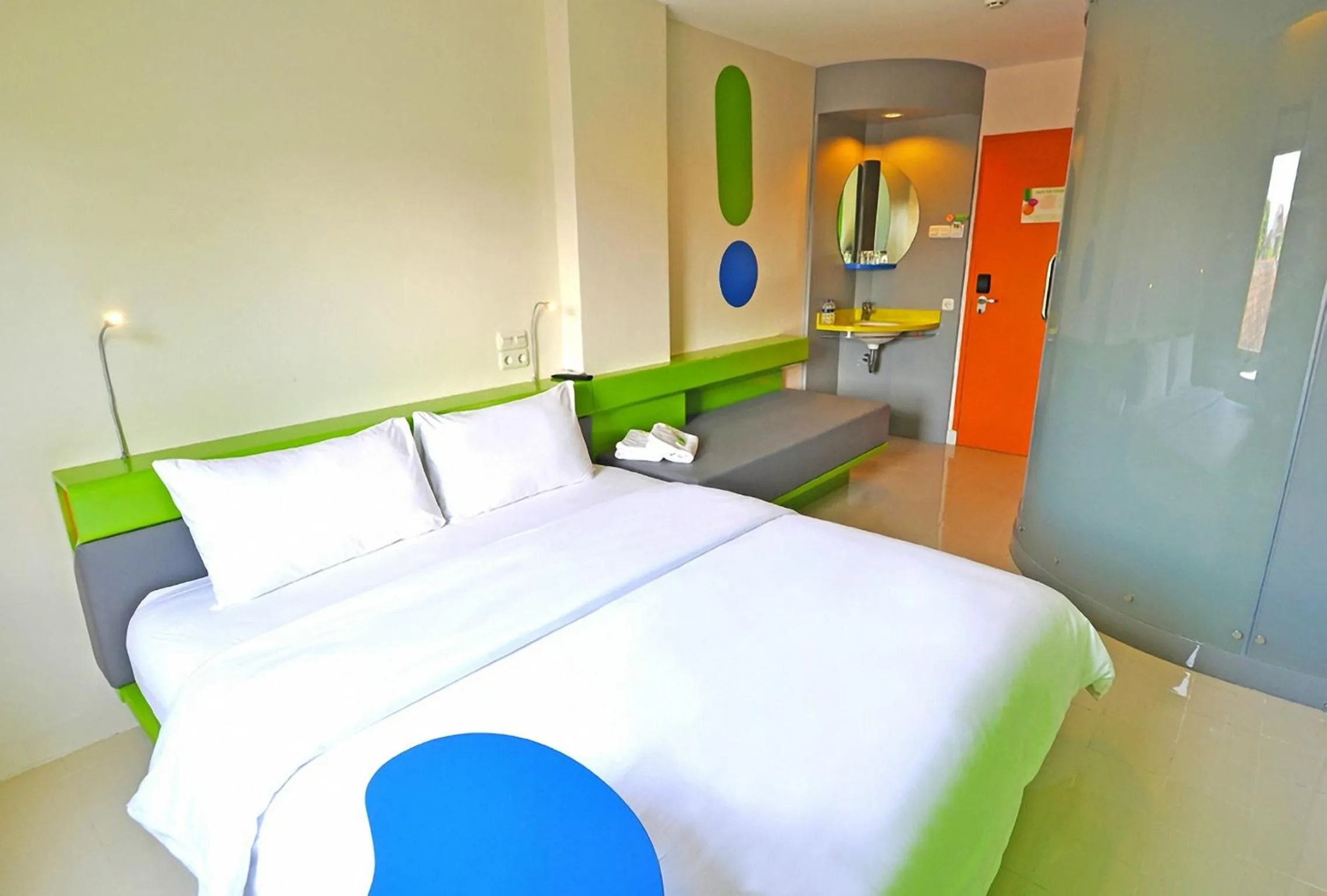 Bedroom, Bed in POP! Hotel Airport Jakarta