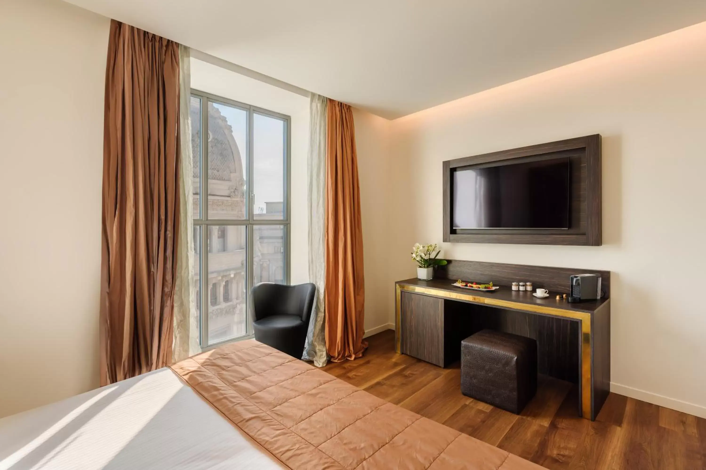 Bed, TV/Entertainment Center in Hotel Dei Cavalieri Milano Duomo