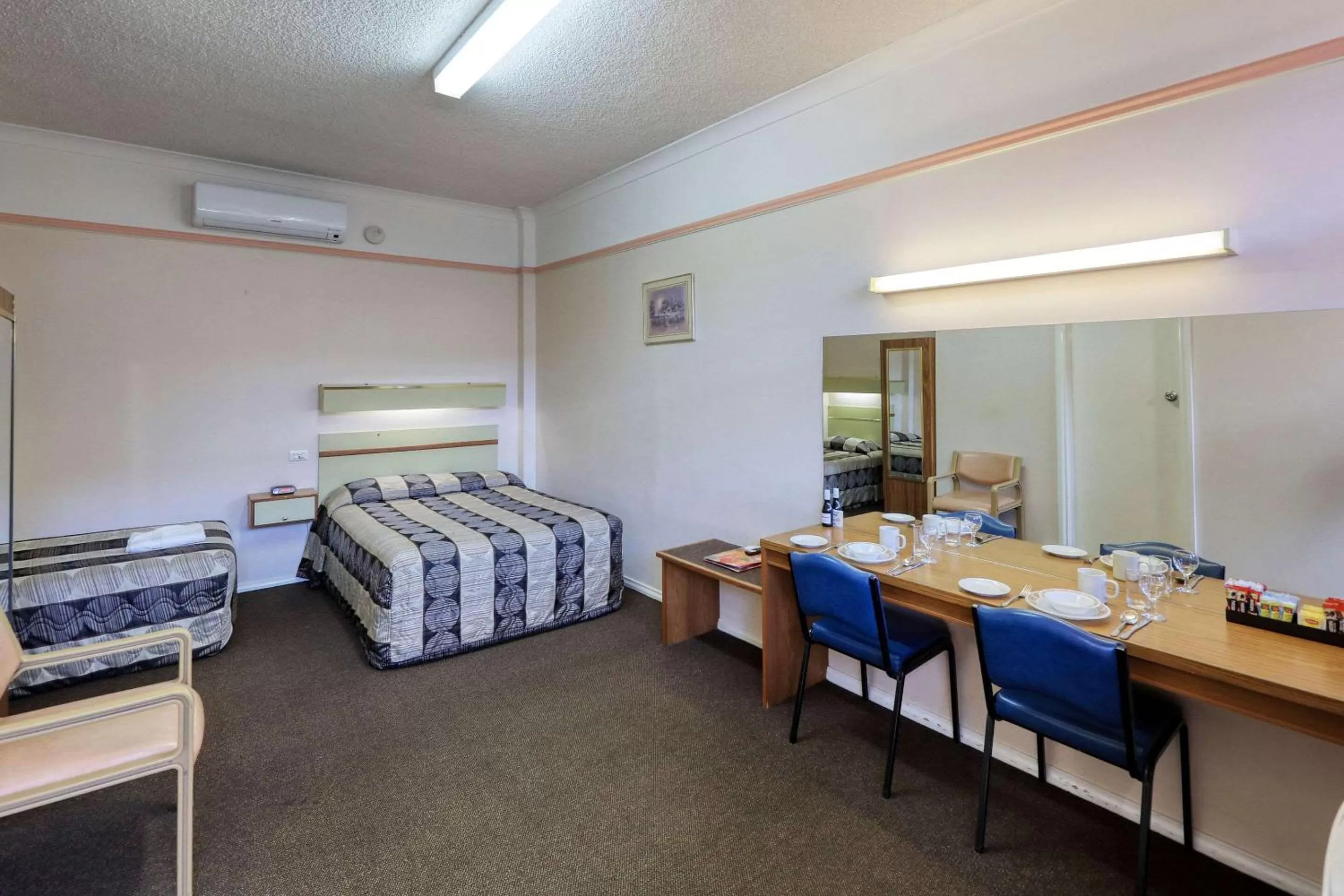 Bedroom, Bed in Comfort Inn Crystal Broken Hill