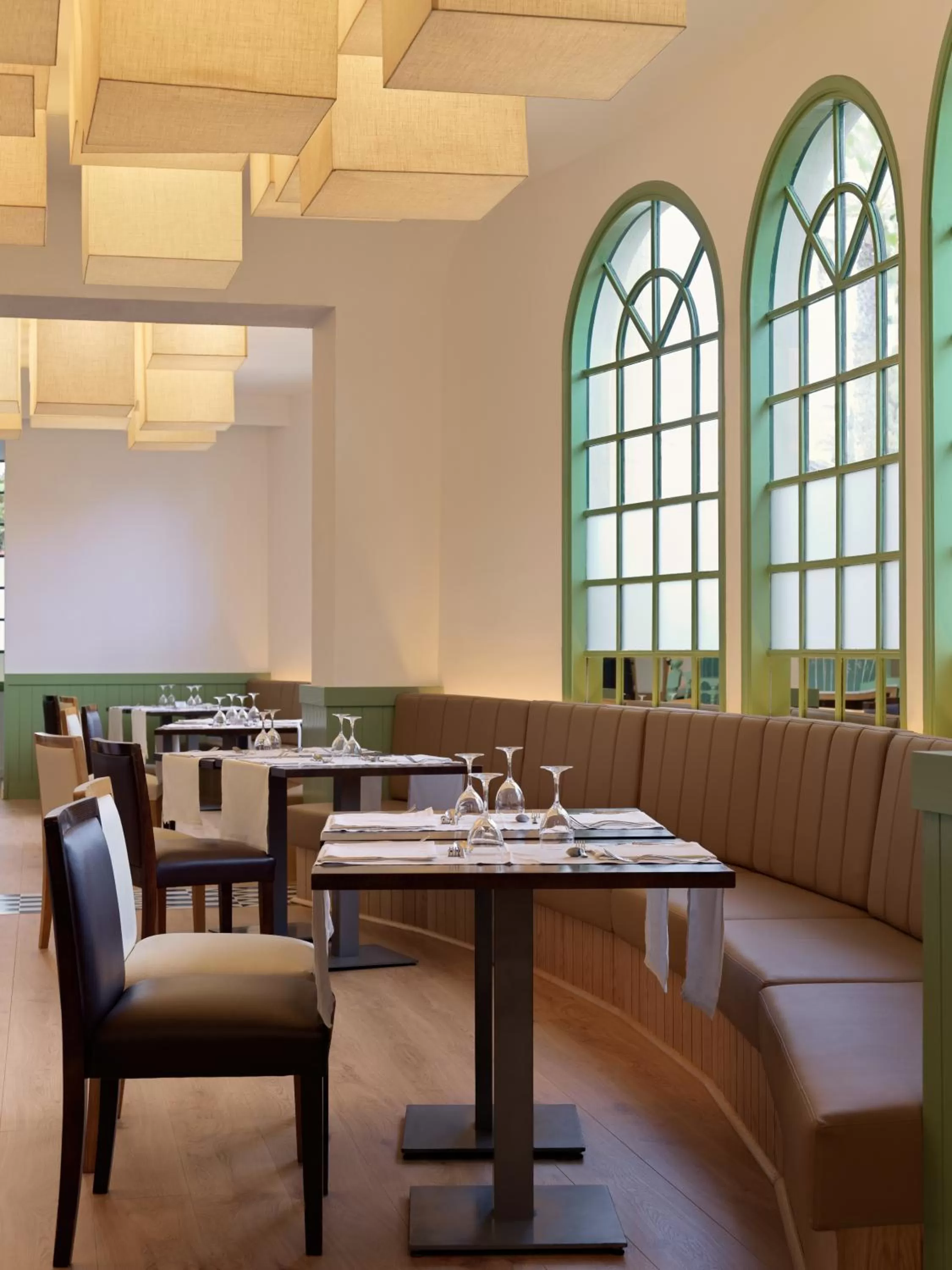 Restaurant/places to eat in H10 Las Palmeras