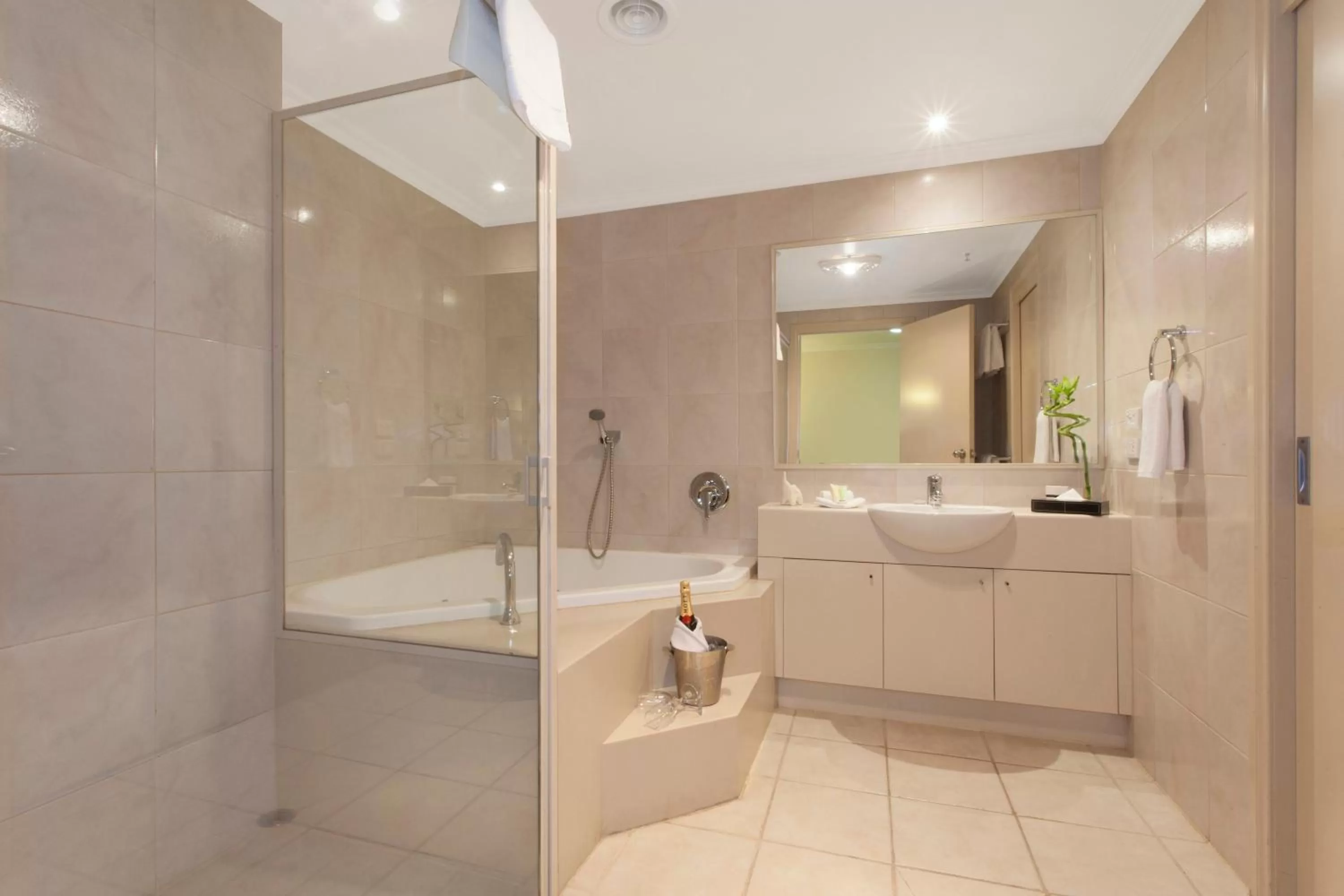 Bathroom in Melbourne Metropole Central Official