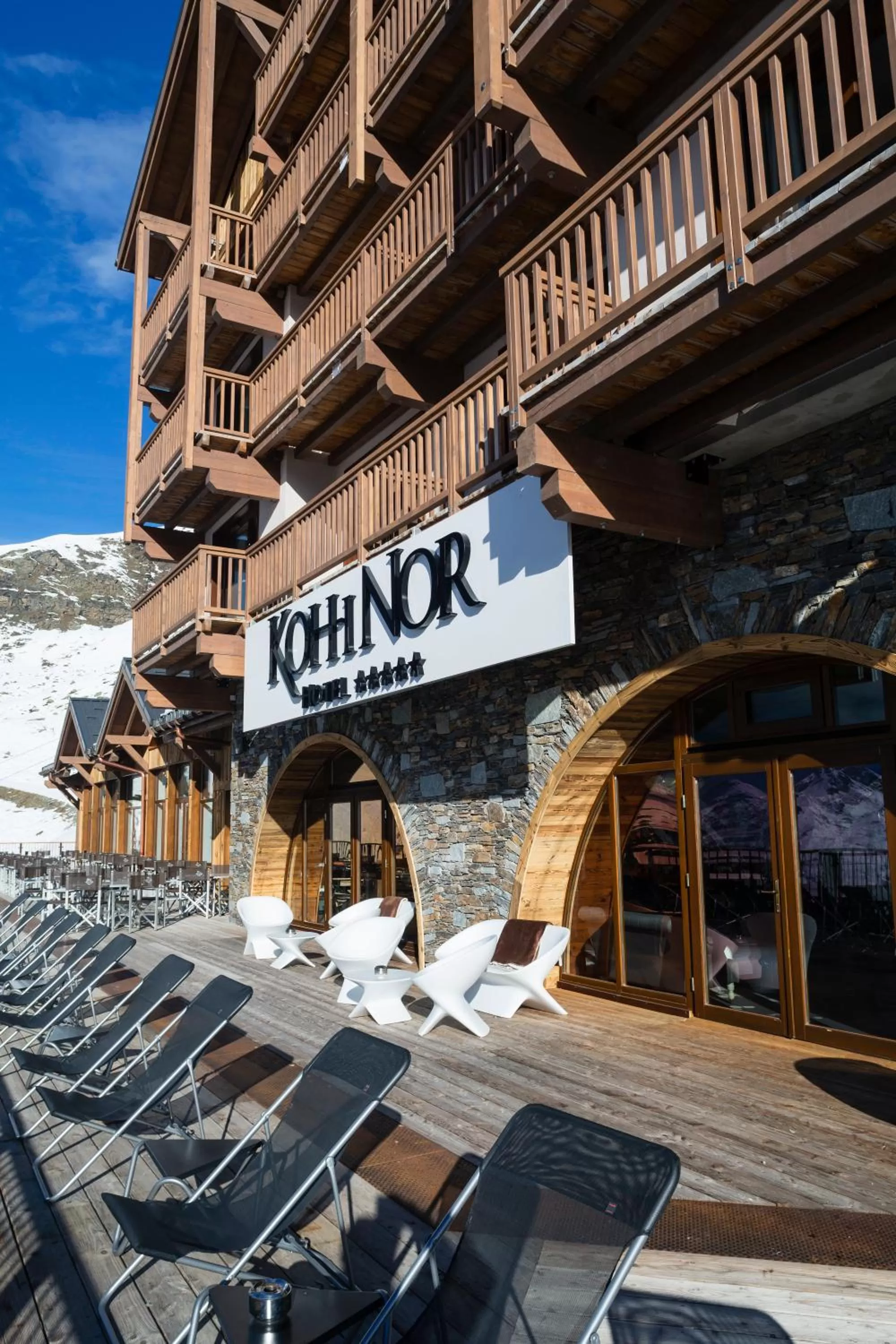 Facade/entrance in Hôtel Koh-I Nor by Les Etincelles