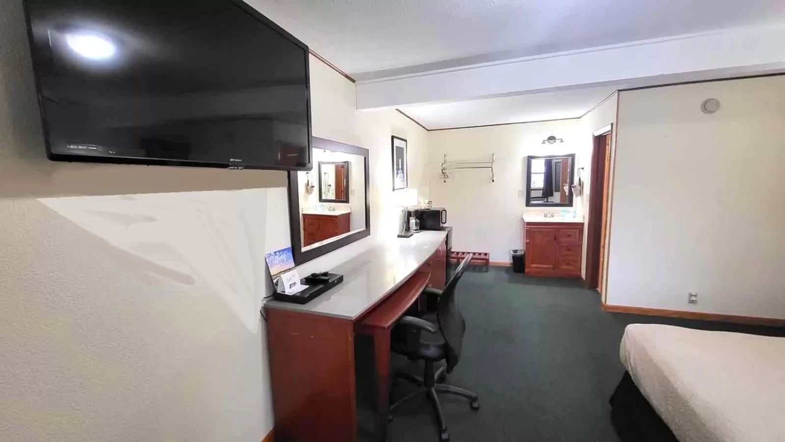 TV and multimedia in Hunter's Friend Resort near Silver Dollar City