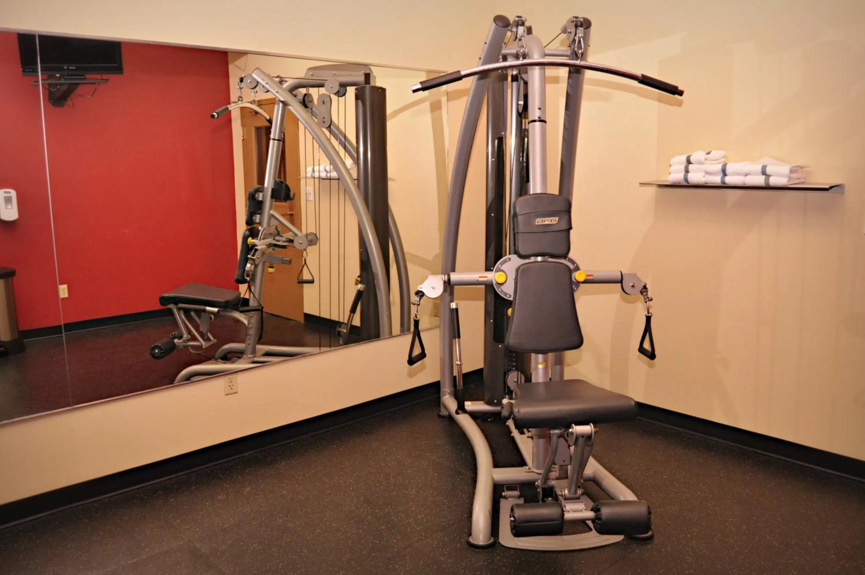Fitness centre/facilities in Country Inn & Suites by Radisson, Kearney, NE