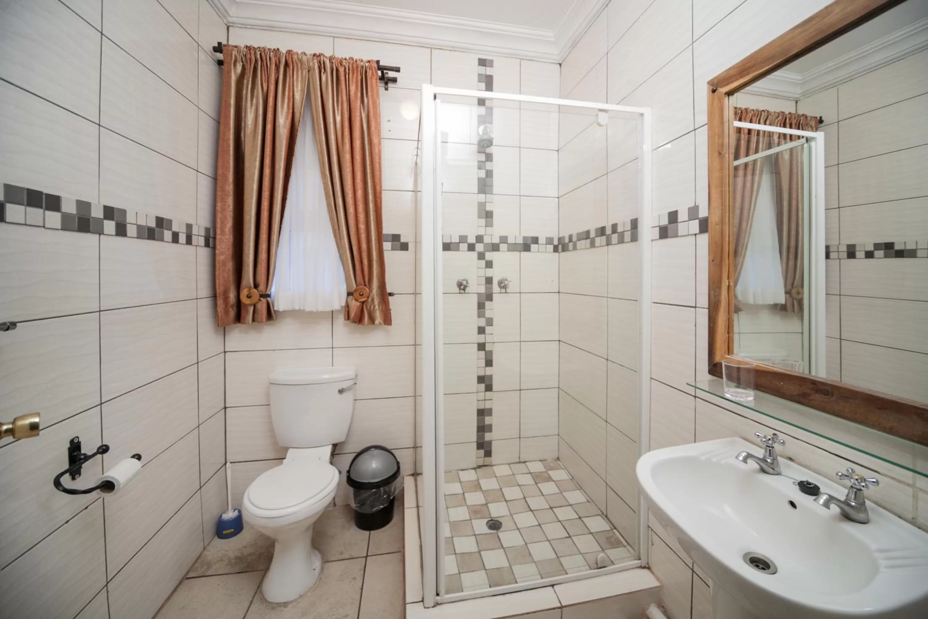 Bathroom in Ivory Tusk Lodge