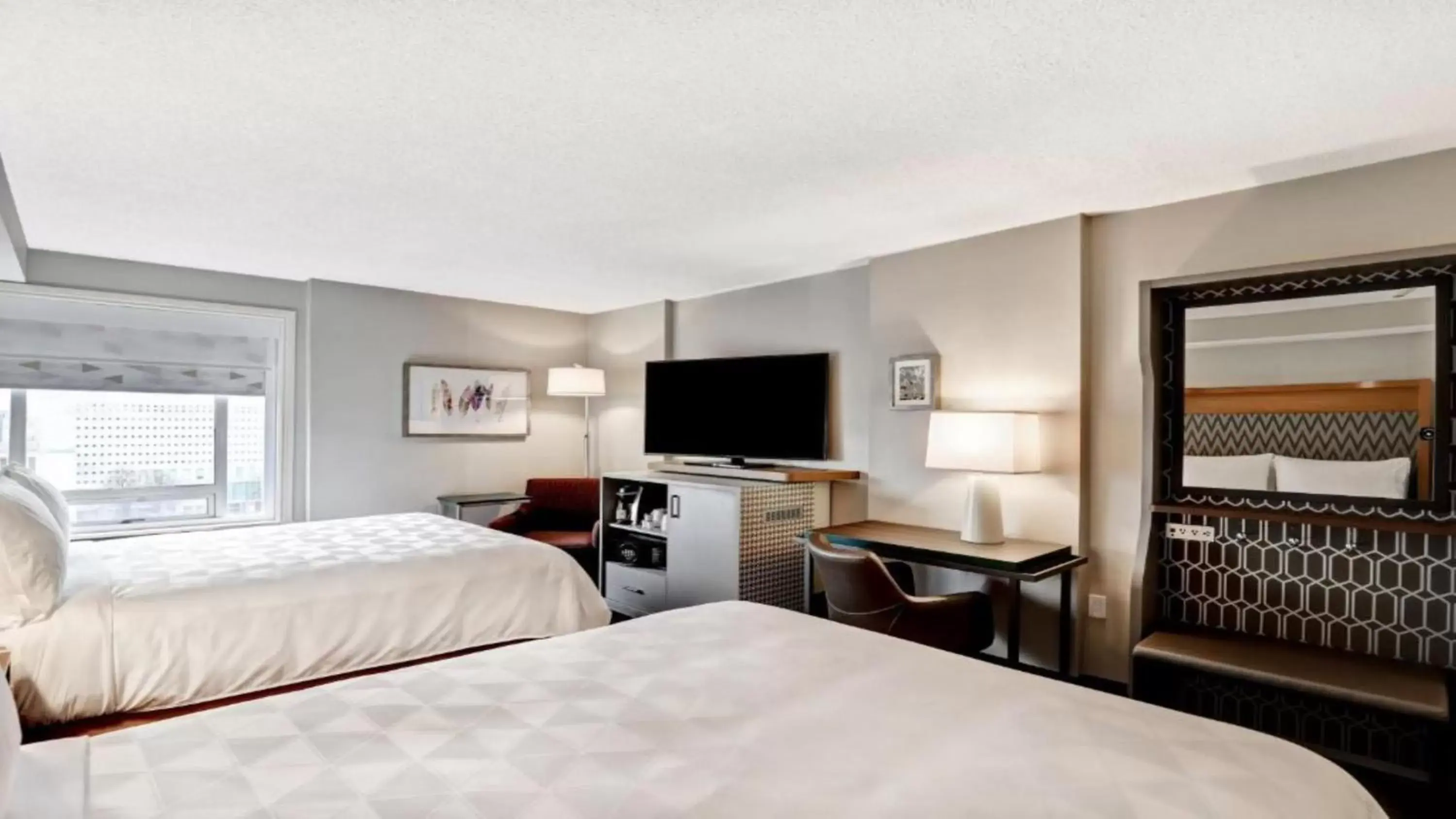 Guests, Bed in Holiday Inn - Ottawa Dwtn - Parliament Hill, an IHG Hotel